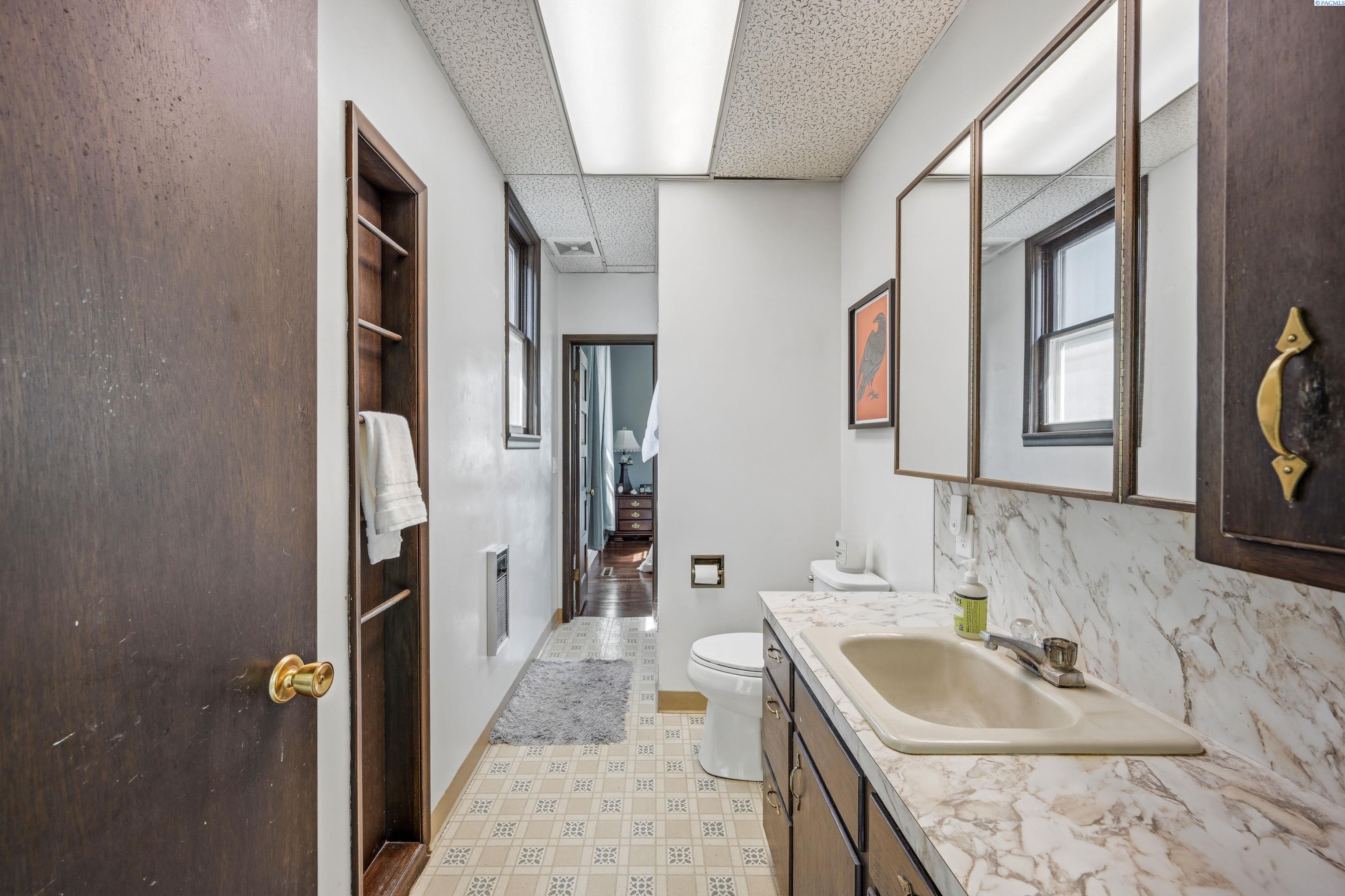 109 S 10th St.