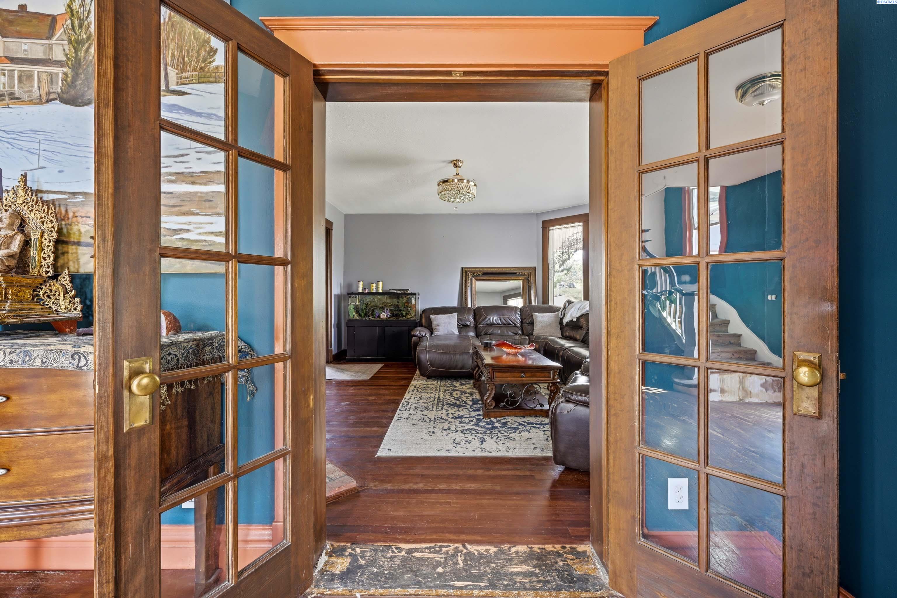109 S 10th St.