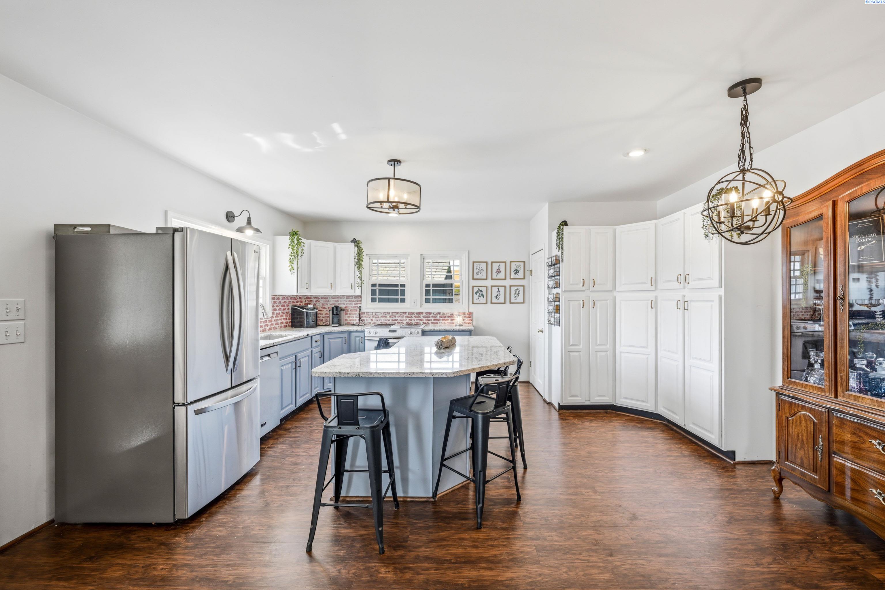 804 S Hillcrest Dr.