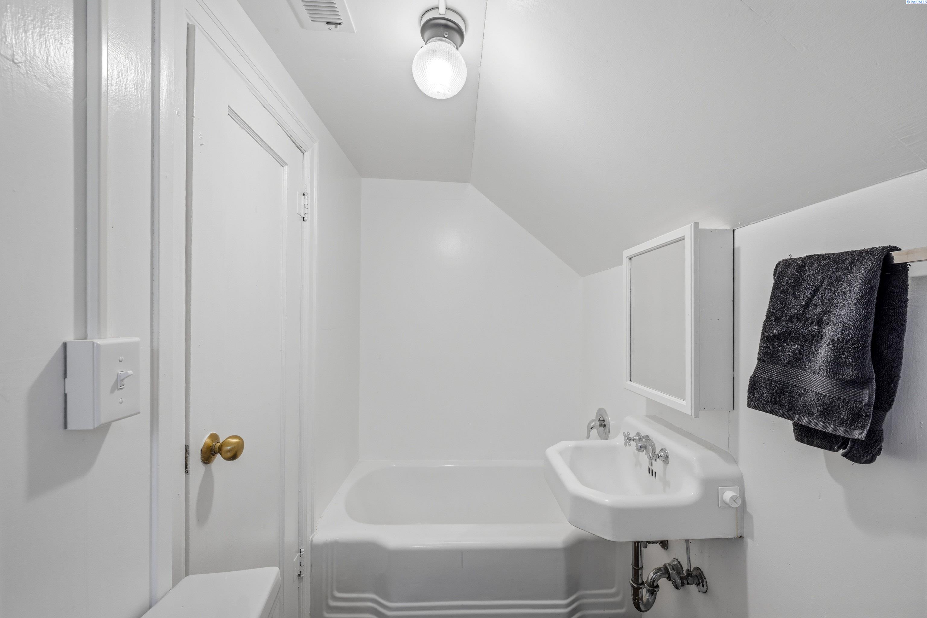 804 S Hillcrest Dr.