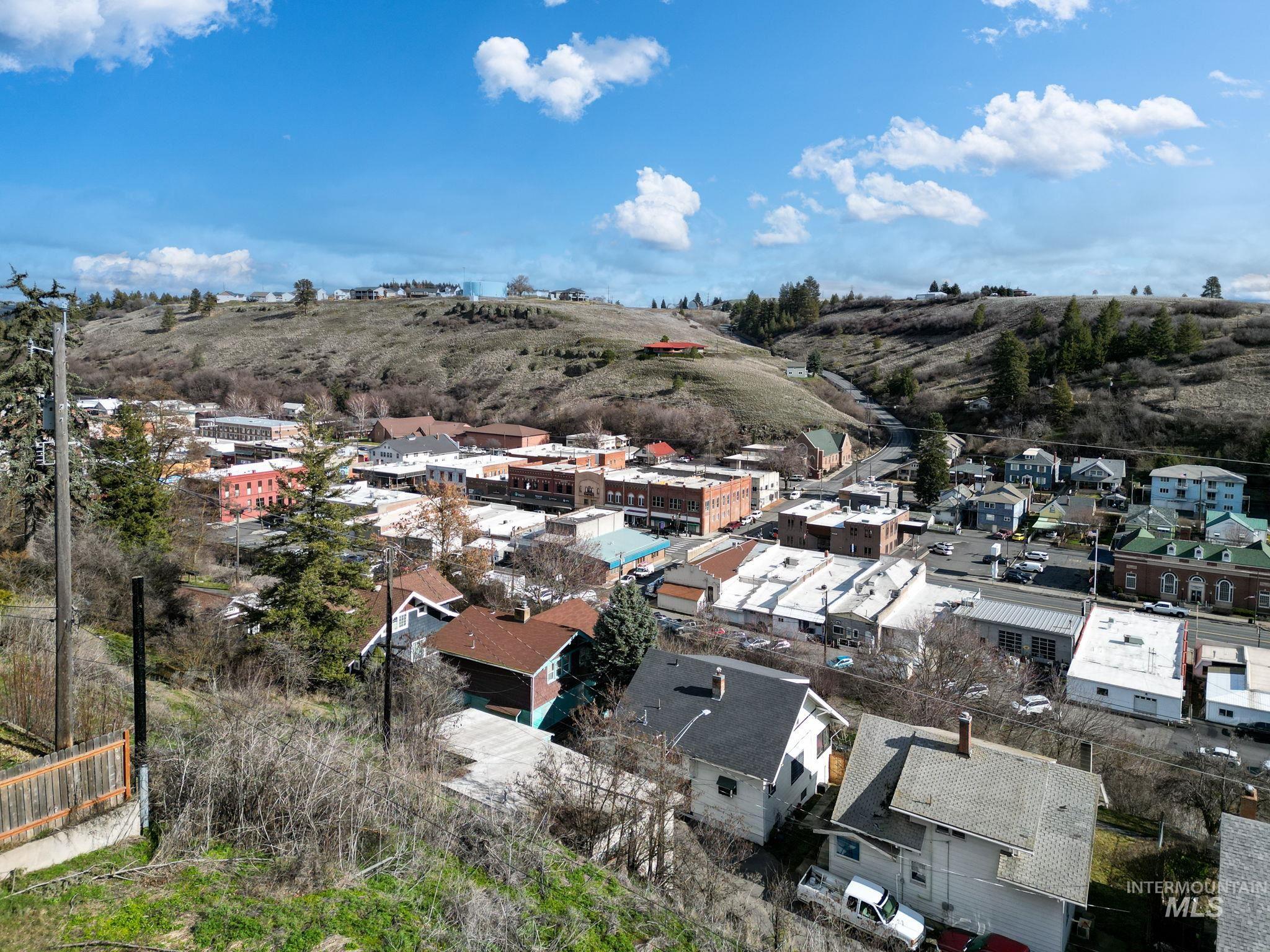 211 S Cromwell Street