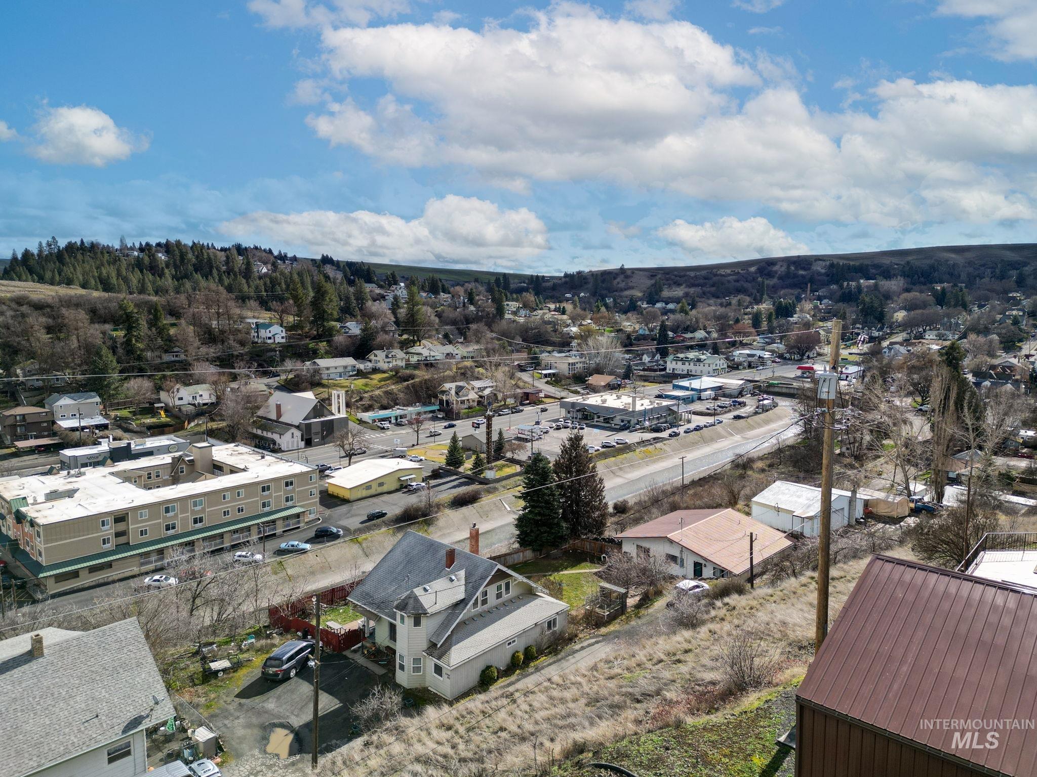 211 S Cromwell Street