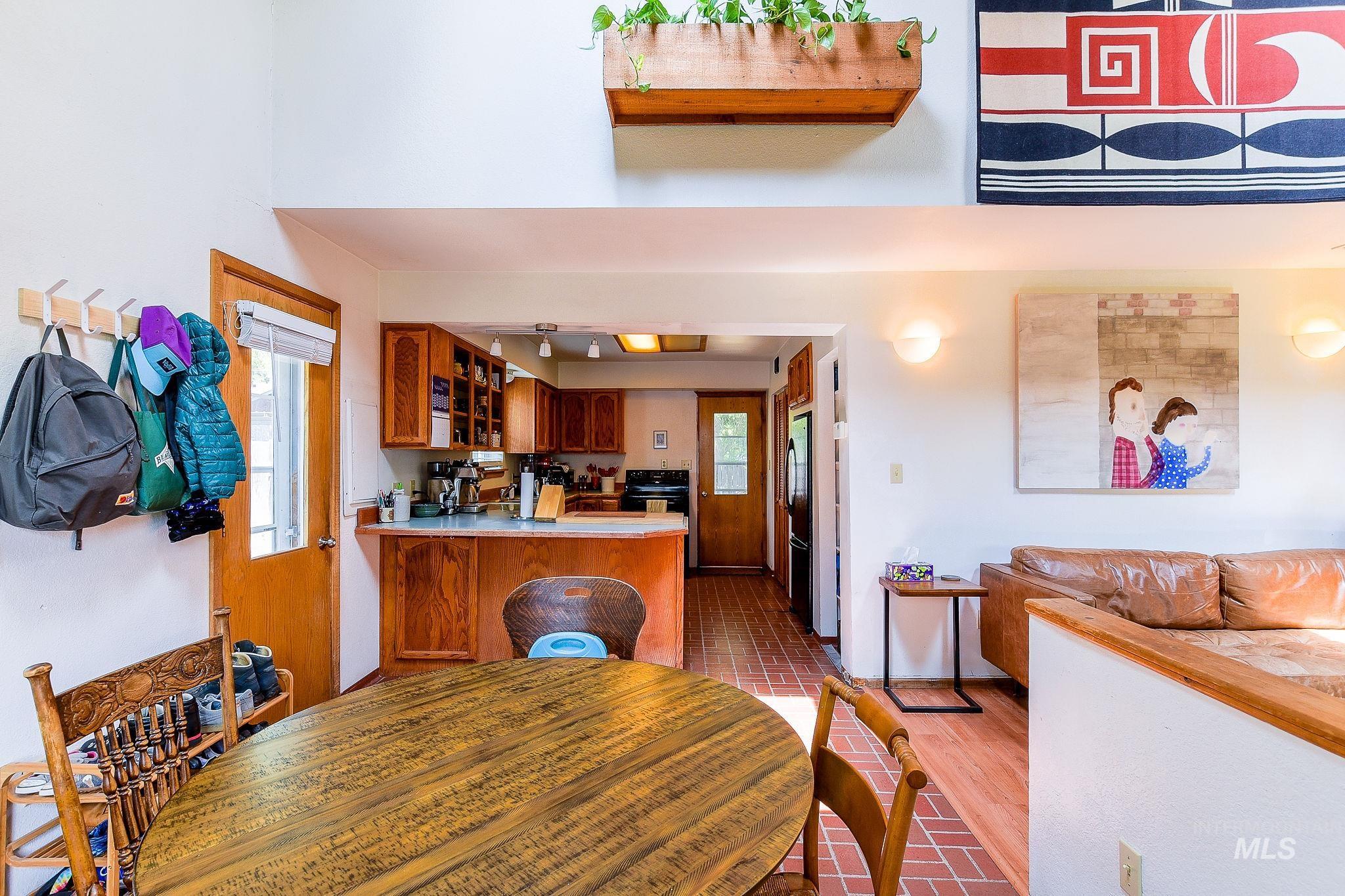 125 S Mountain View Rd