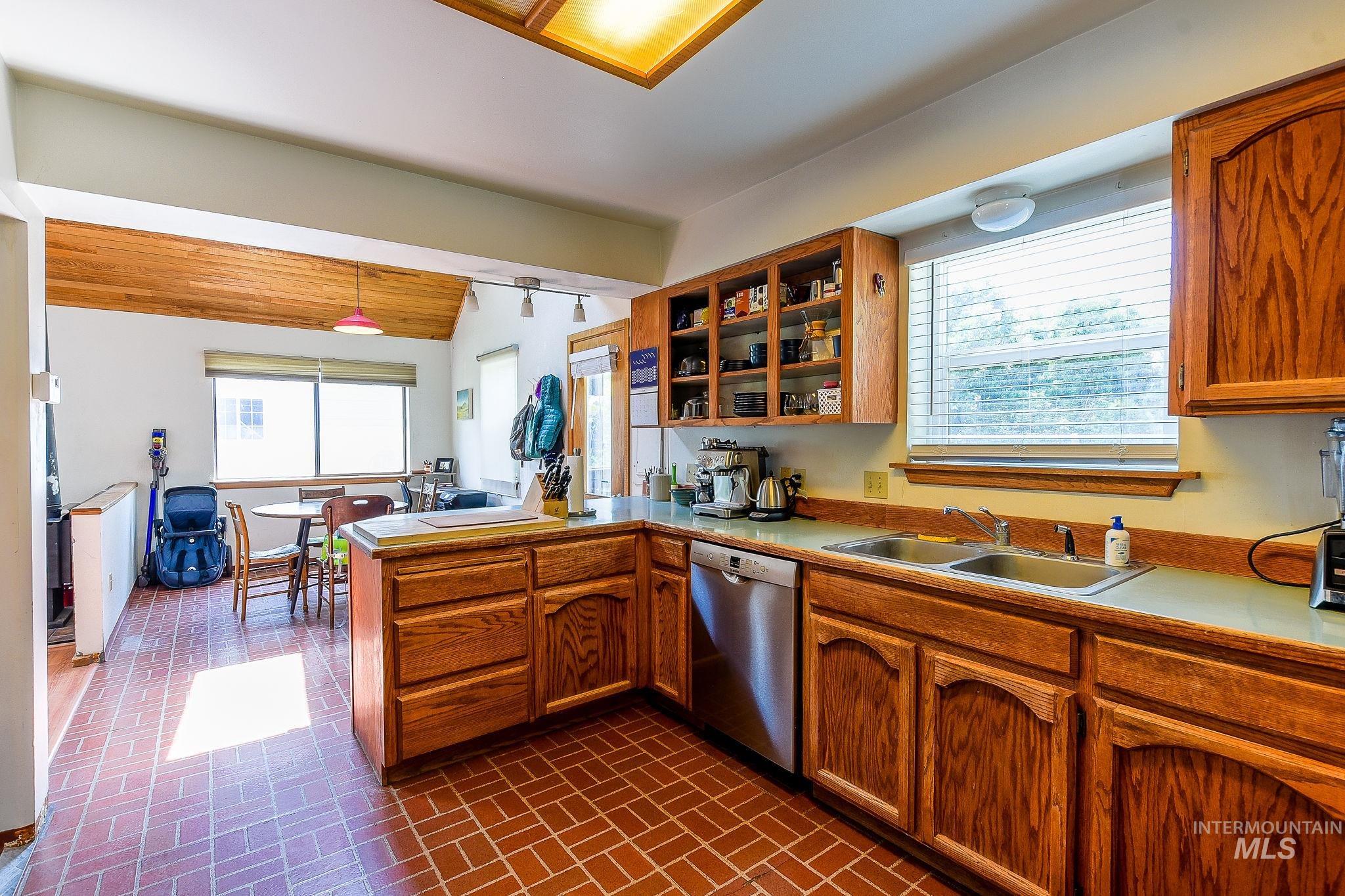 125 S Mountain View Rd