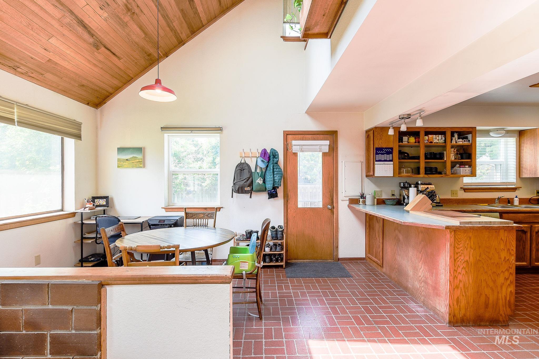 125 S Mountain View Rd