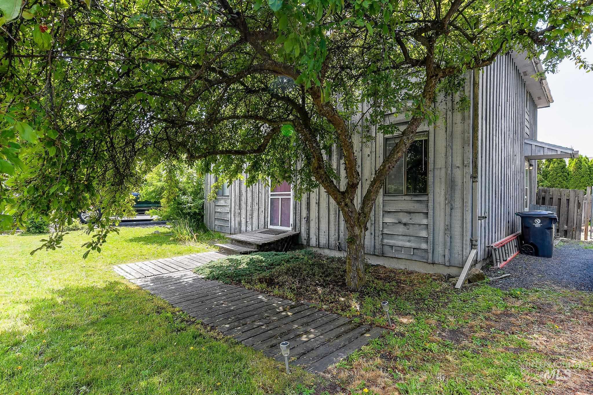 125 S Mountain View Rd