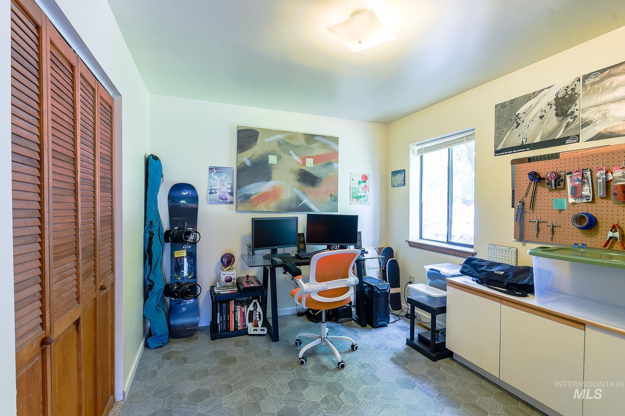 125 S Mountain View Rd