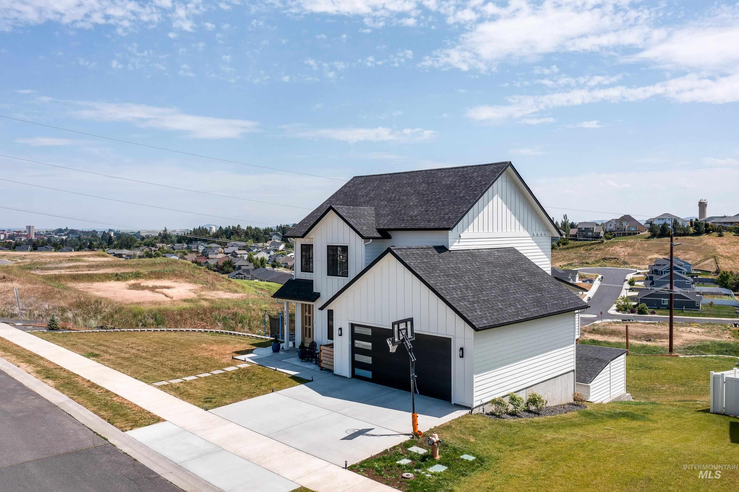 1325 SW Panorama Drive