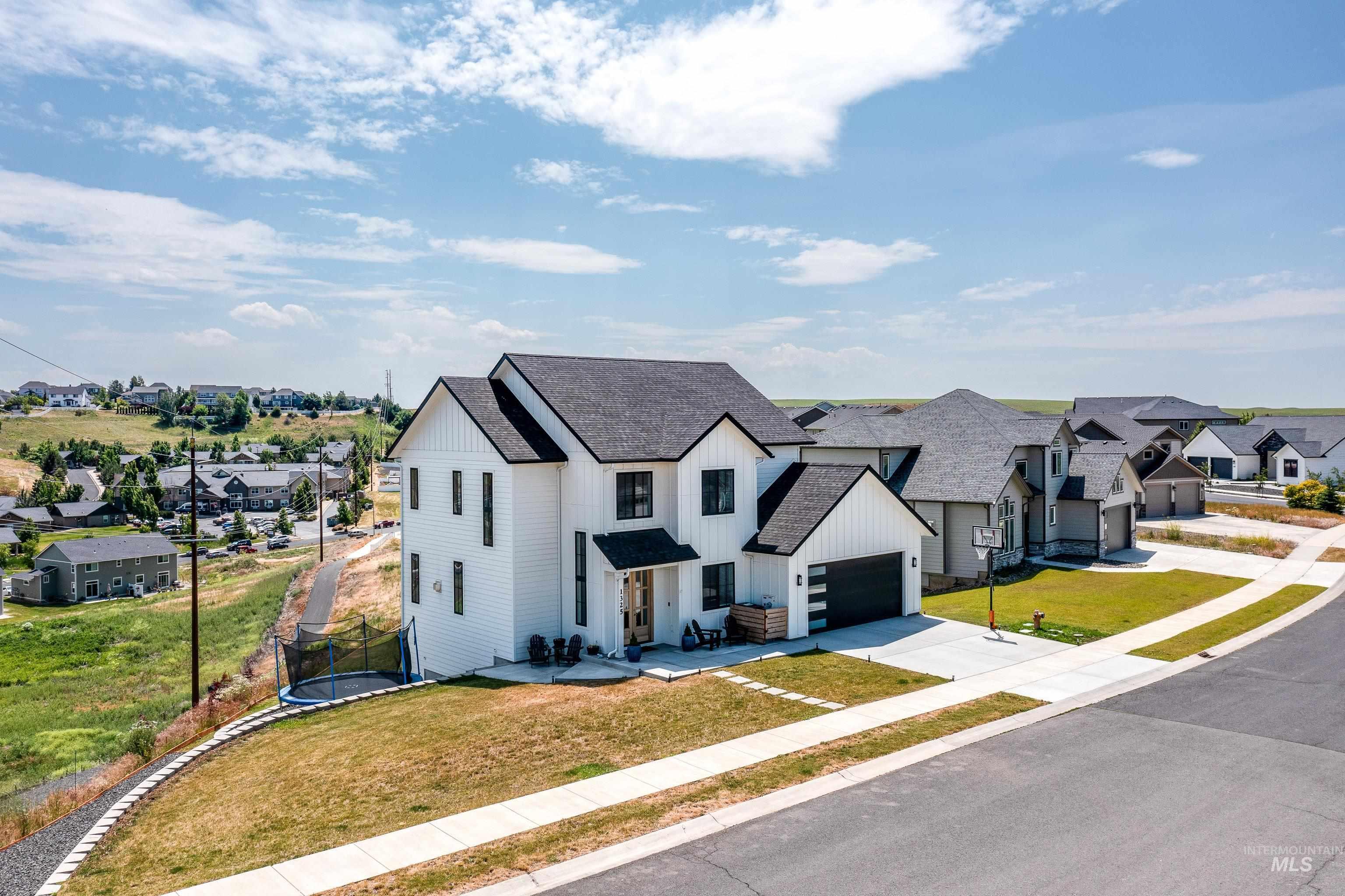 1325 SW Panorama Drive