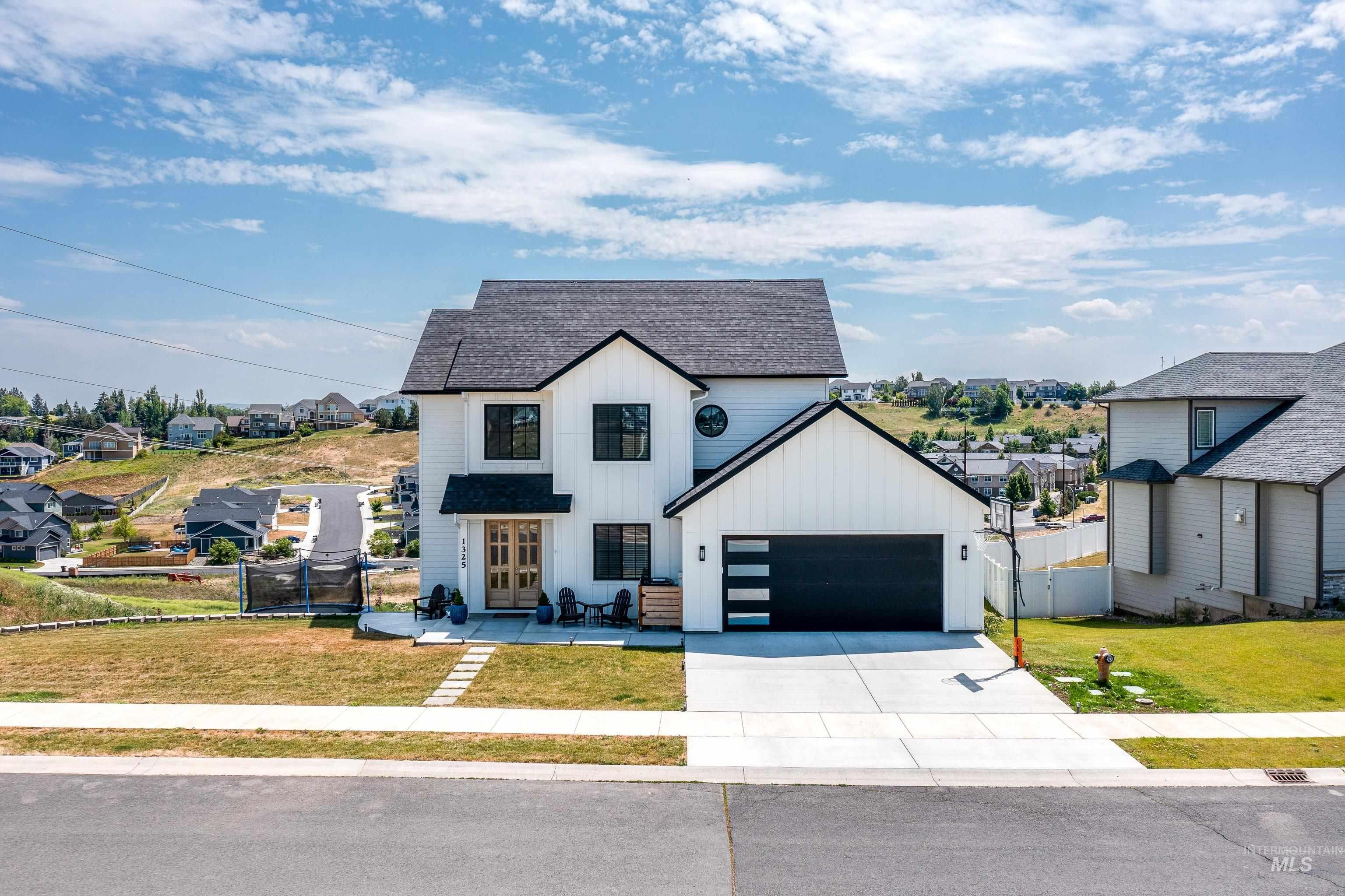 1325 SW Panorama Drive