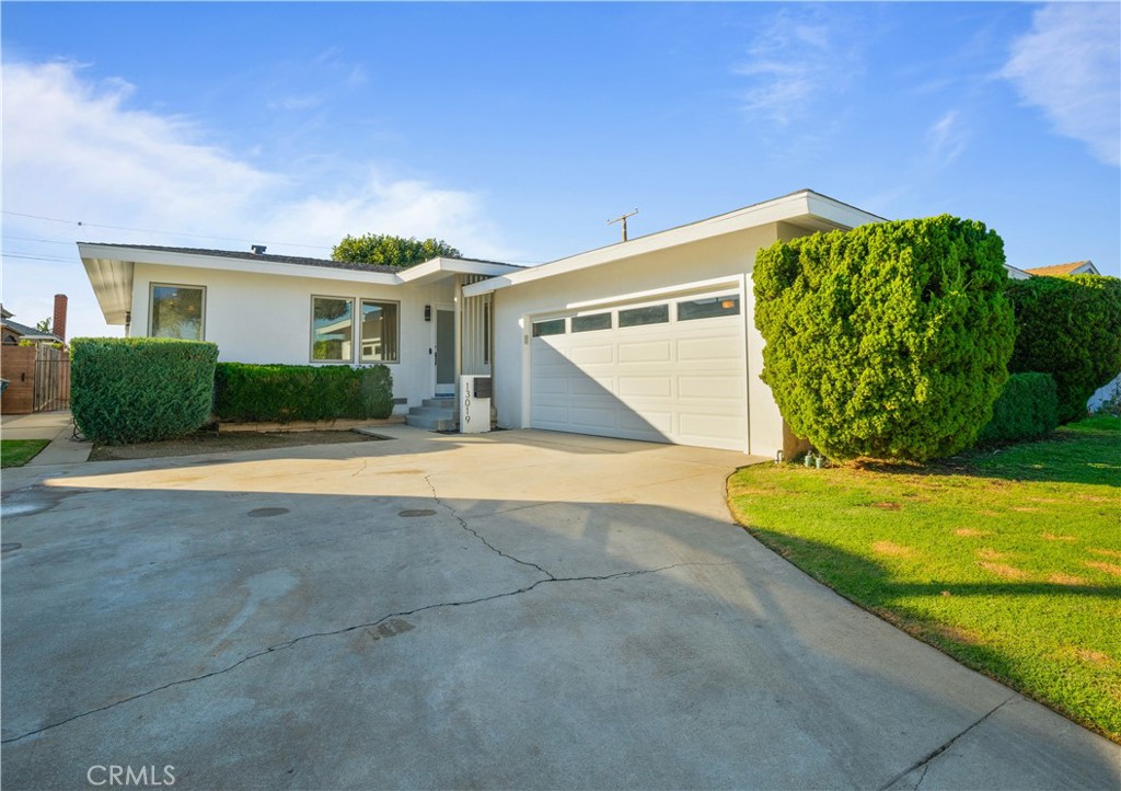 13019 Cimarron Ave