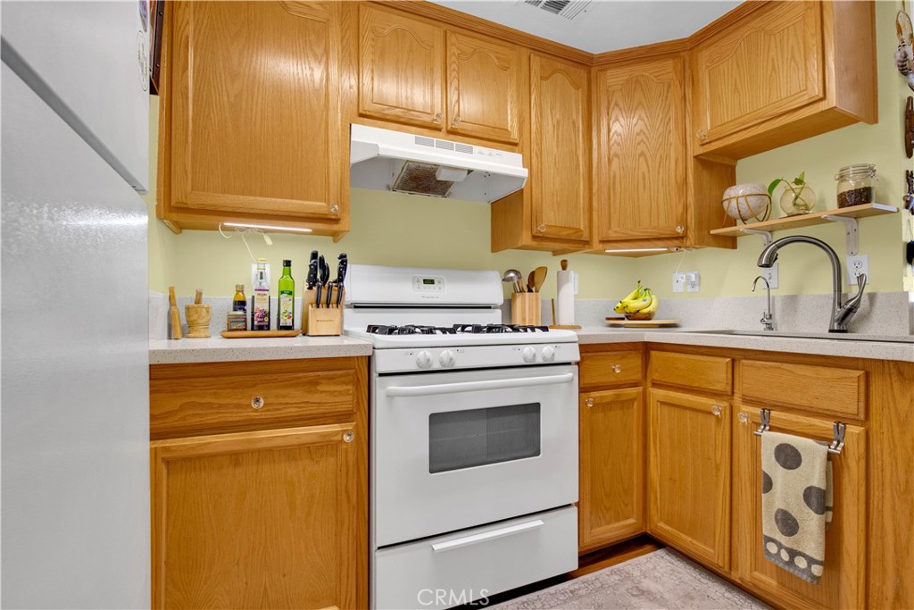 1227 E Carson Street 1