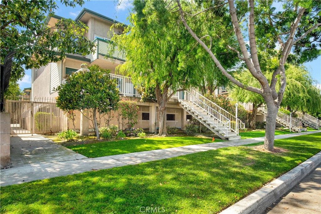 1227 E Carson Street 1