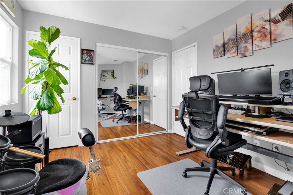 1227 E Carson Street 1