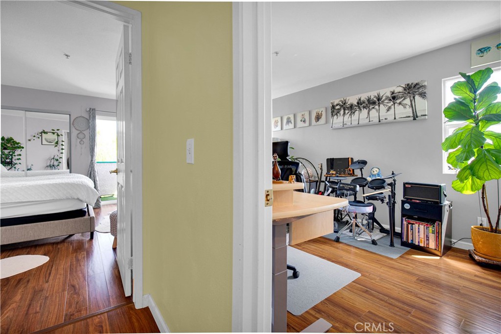 1227 E Carson Street 1