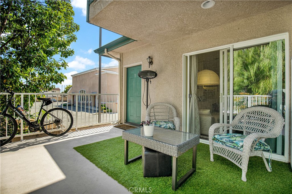 1227 E Carson Street 1