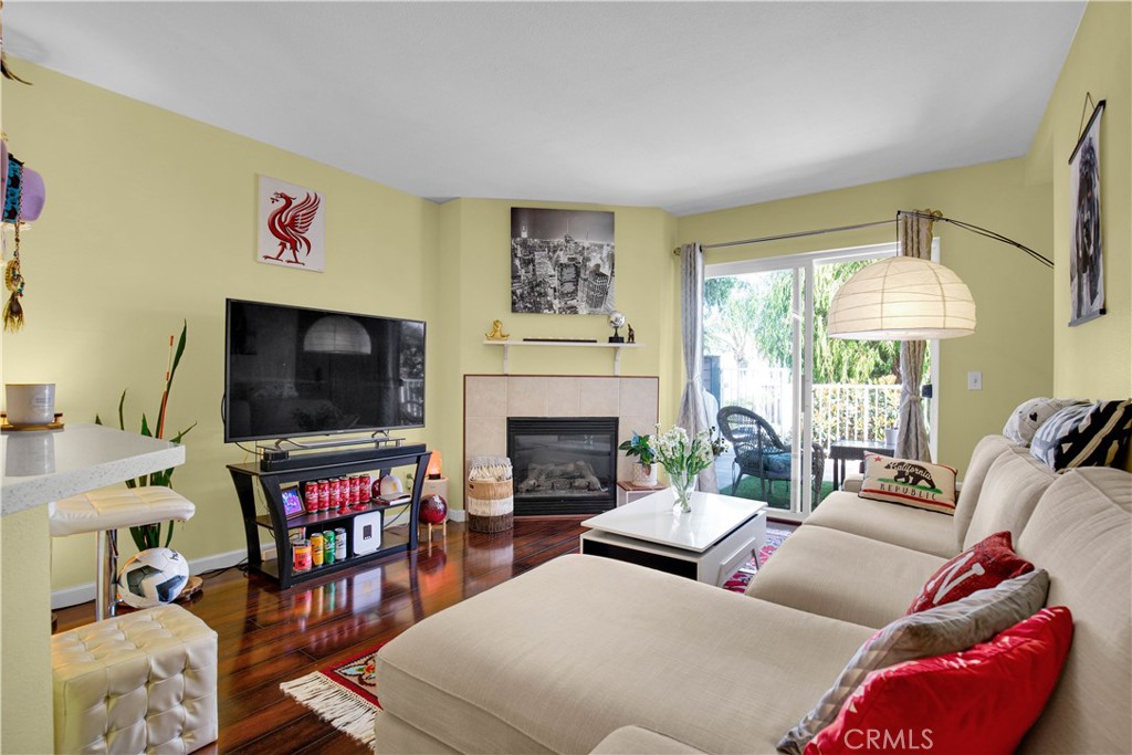 1227 E Carson Street 1