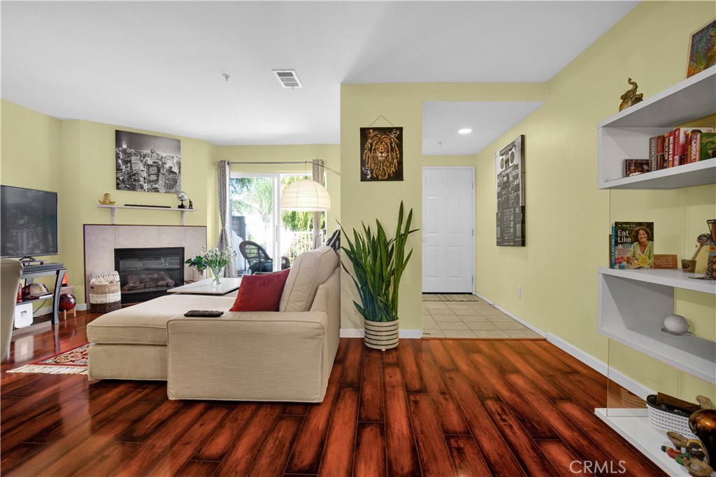 1227 E Carson Street 1