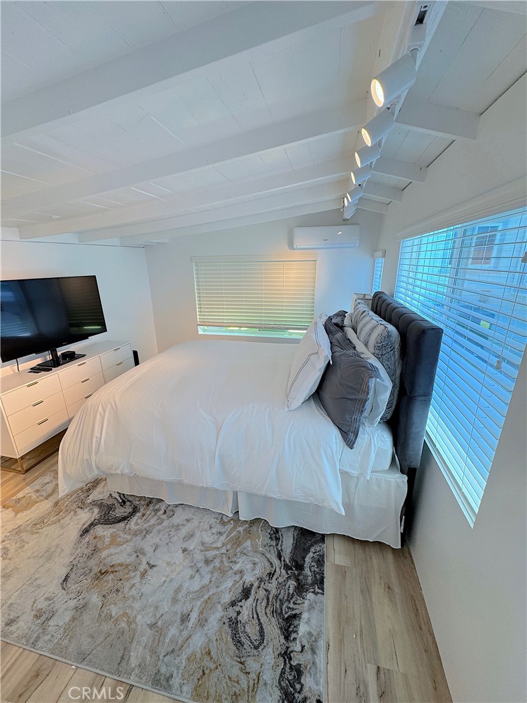 726 1/2 Esplanade