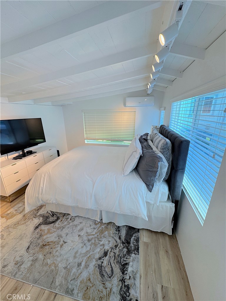 726 1/2 Esplanade