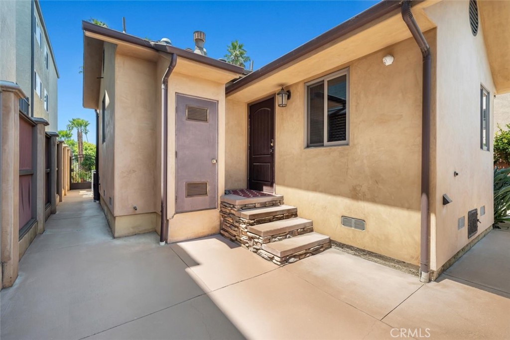 116 Termino Avenue