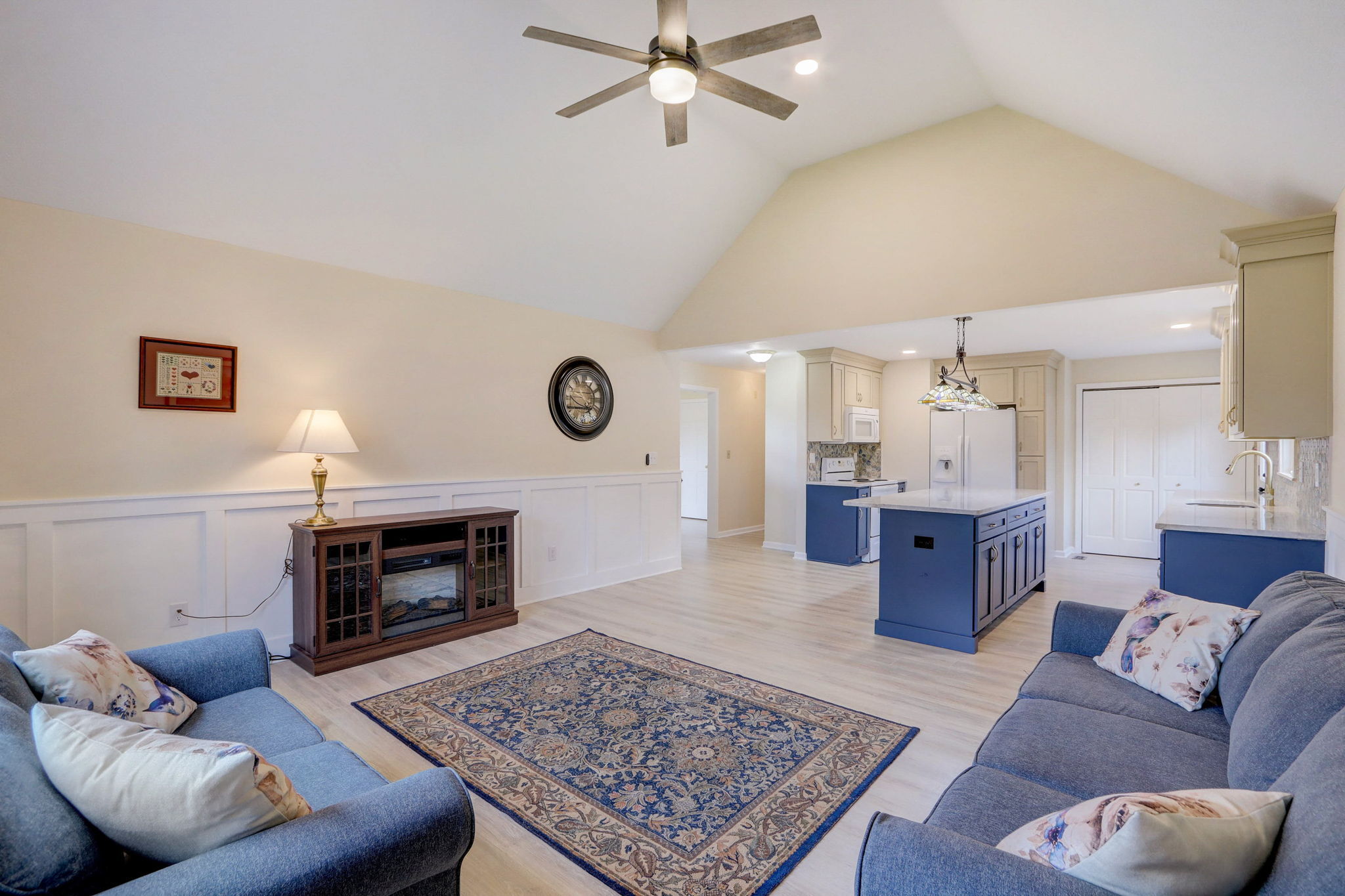 122 S Indiana Street