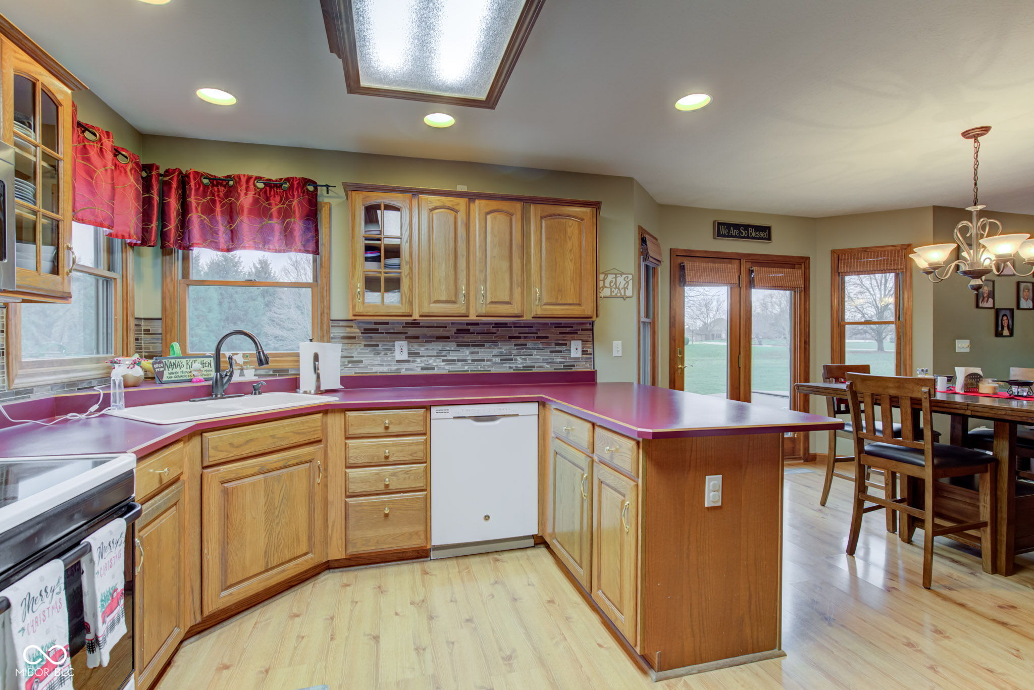 1571 S Mayberry Drive