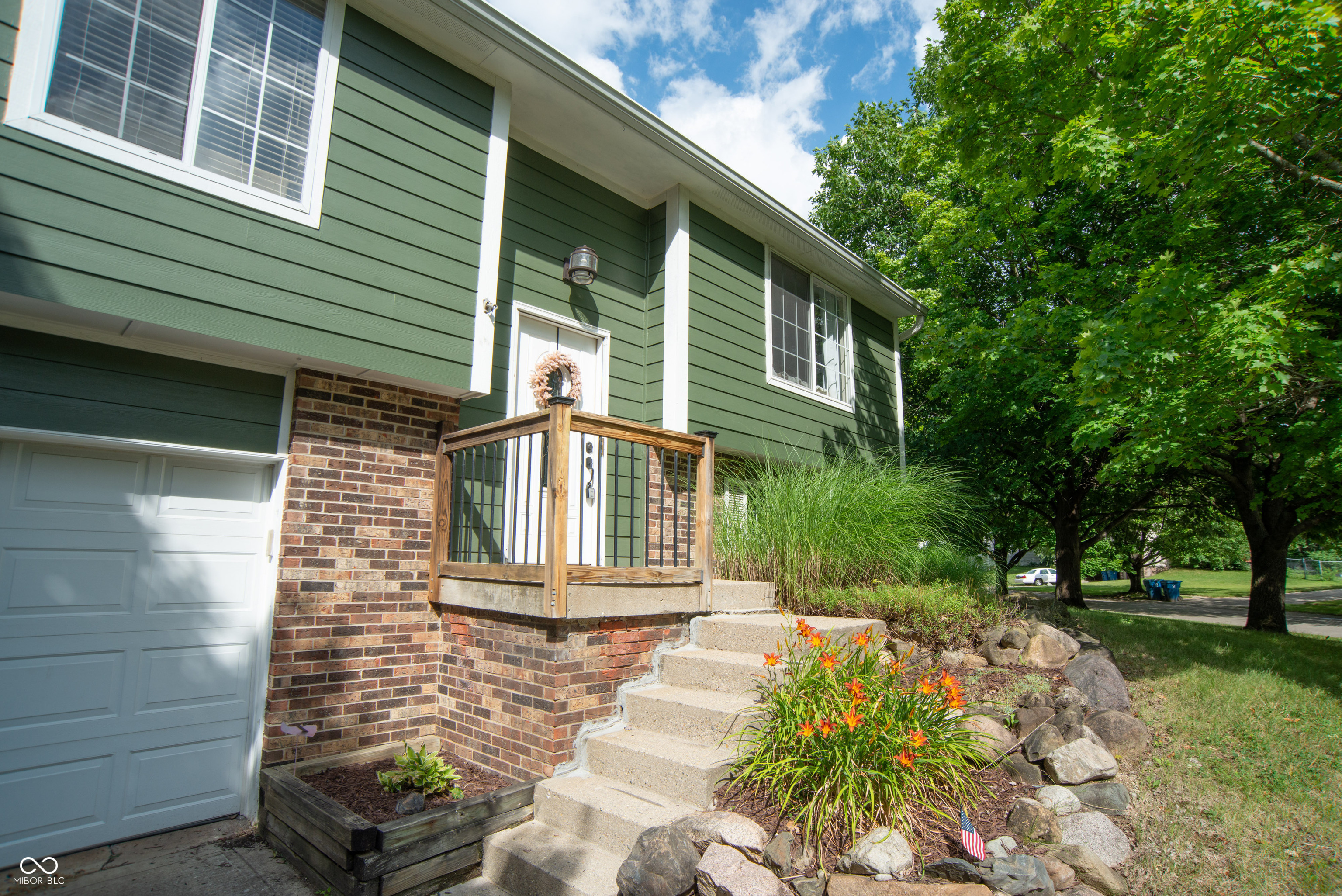 6118 Thrushwood Circle