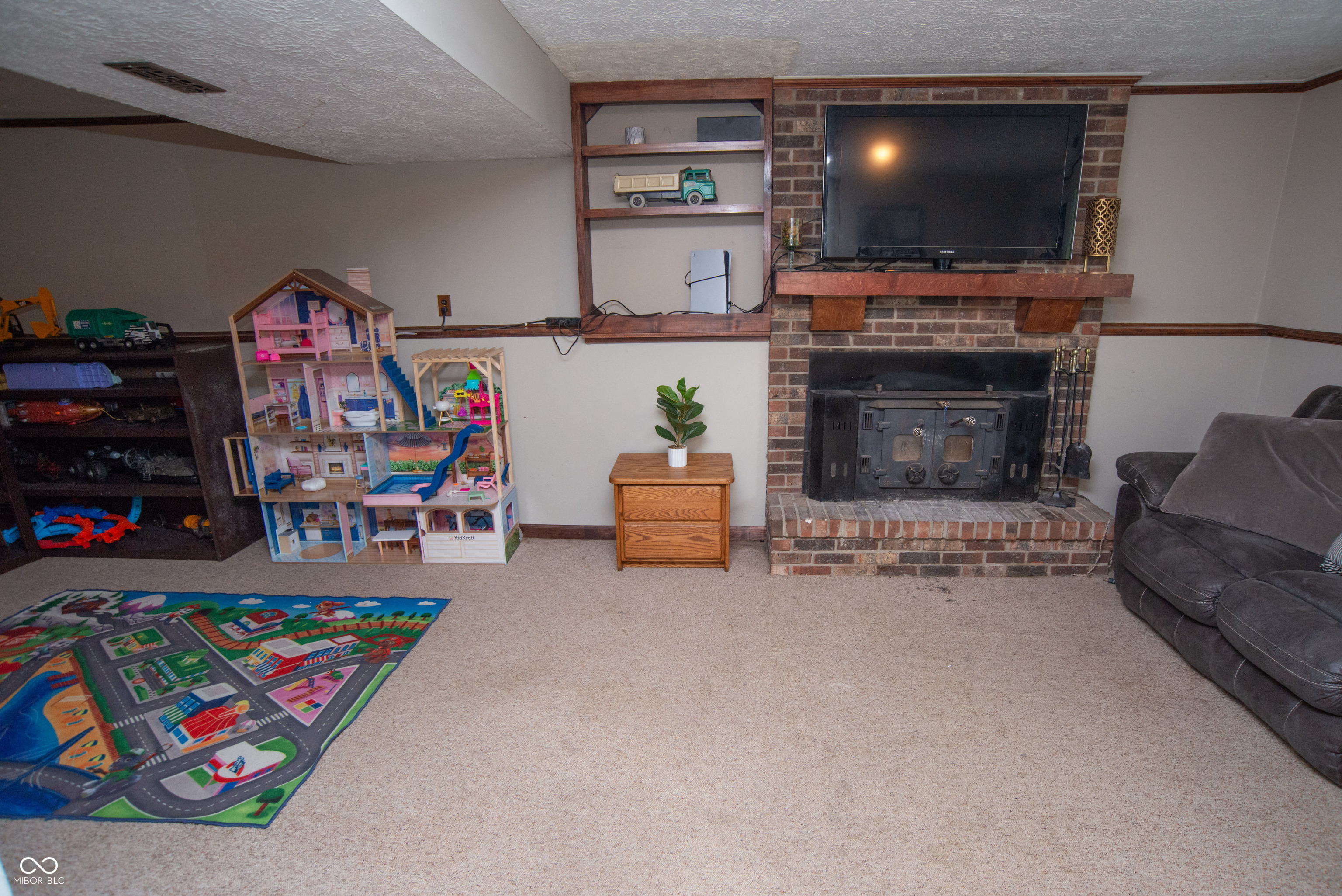 6118 Thrushwood Circle