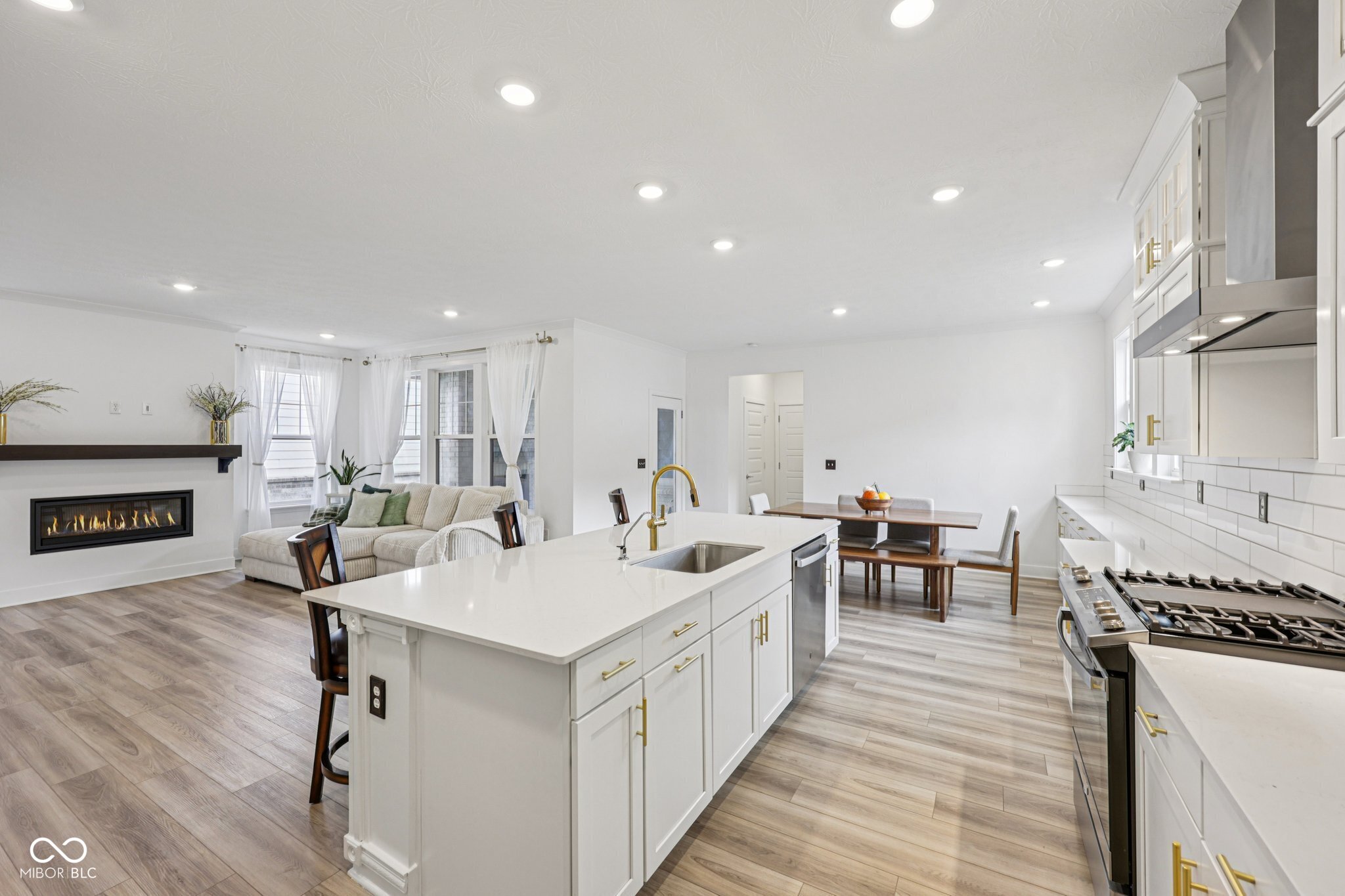 1382 Chatham Hills Boulevard