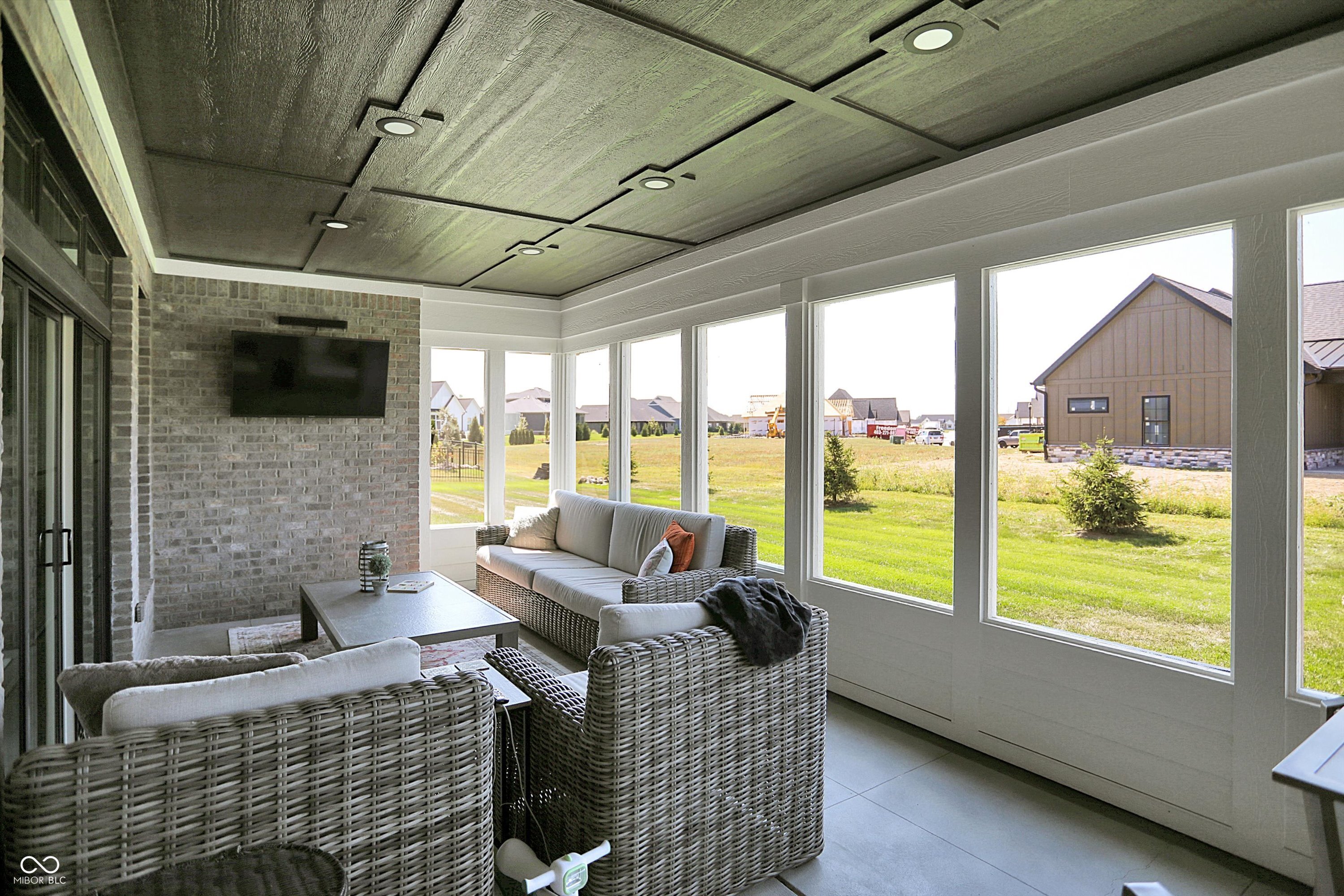 1246 Meadowbrook Lane