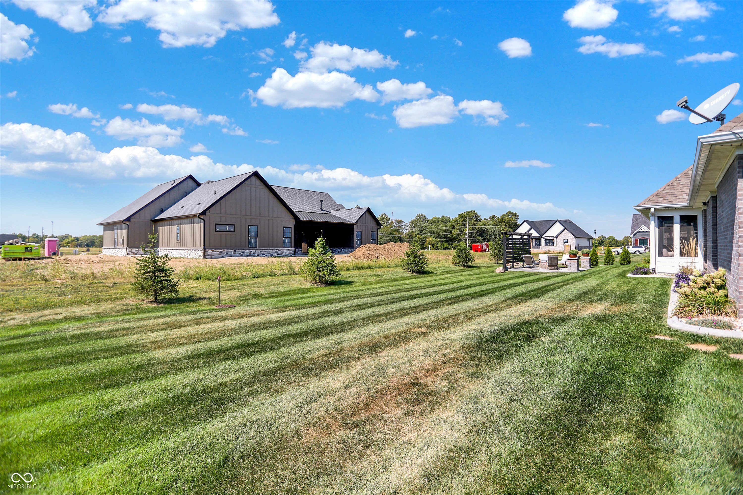 1246 Meadowbrook Lane