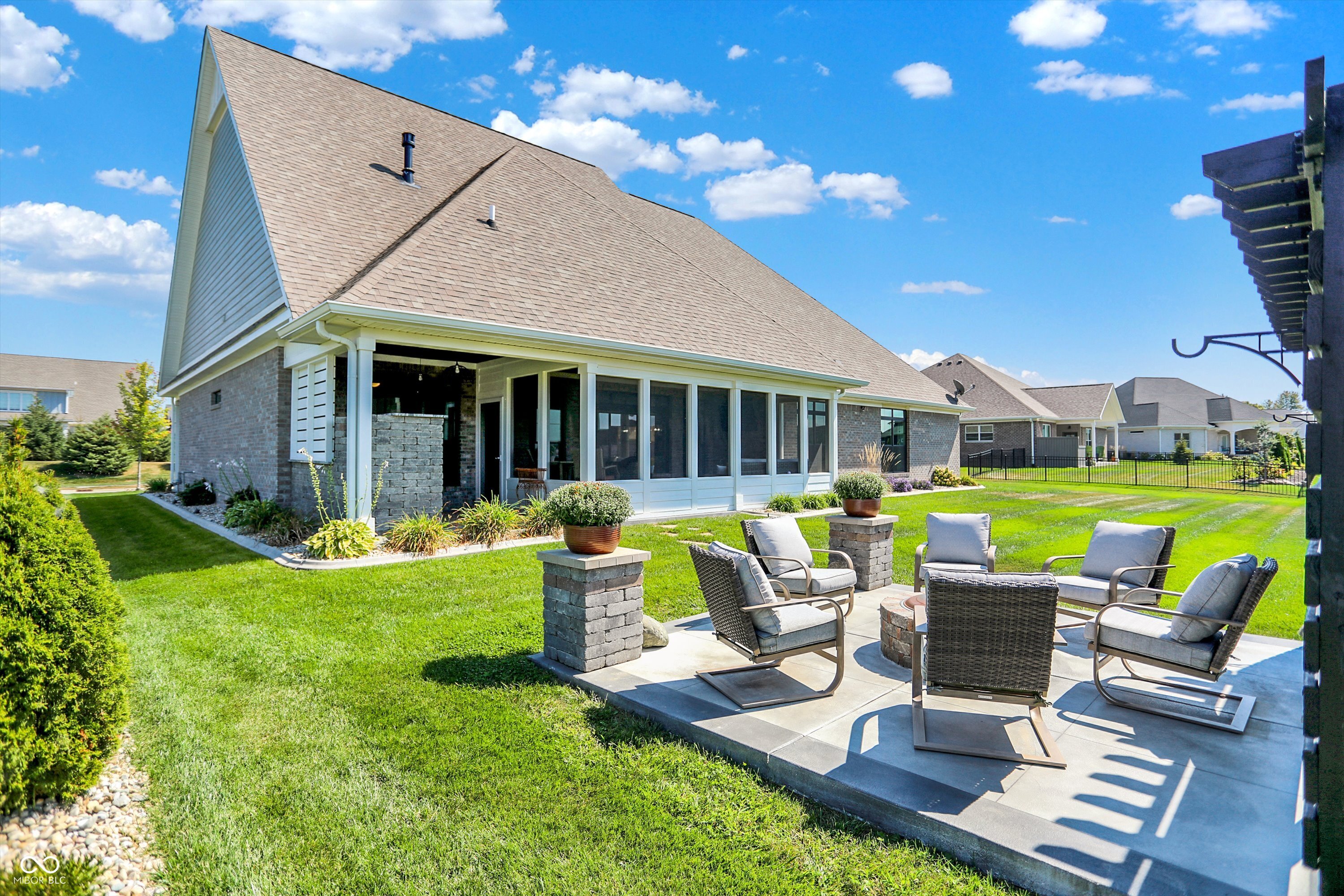 1246 Meadowbrook Lane