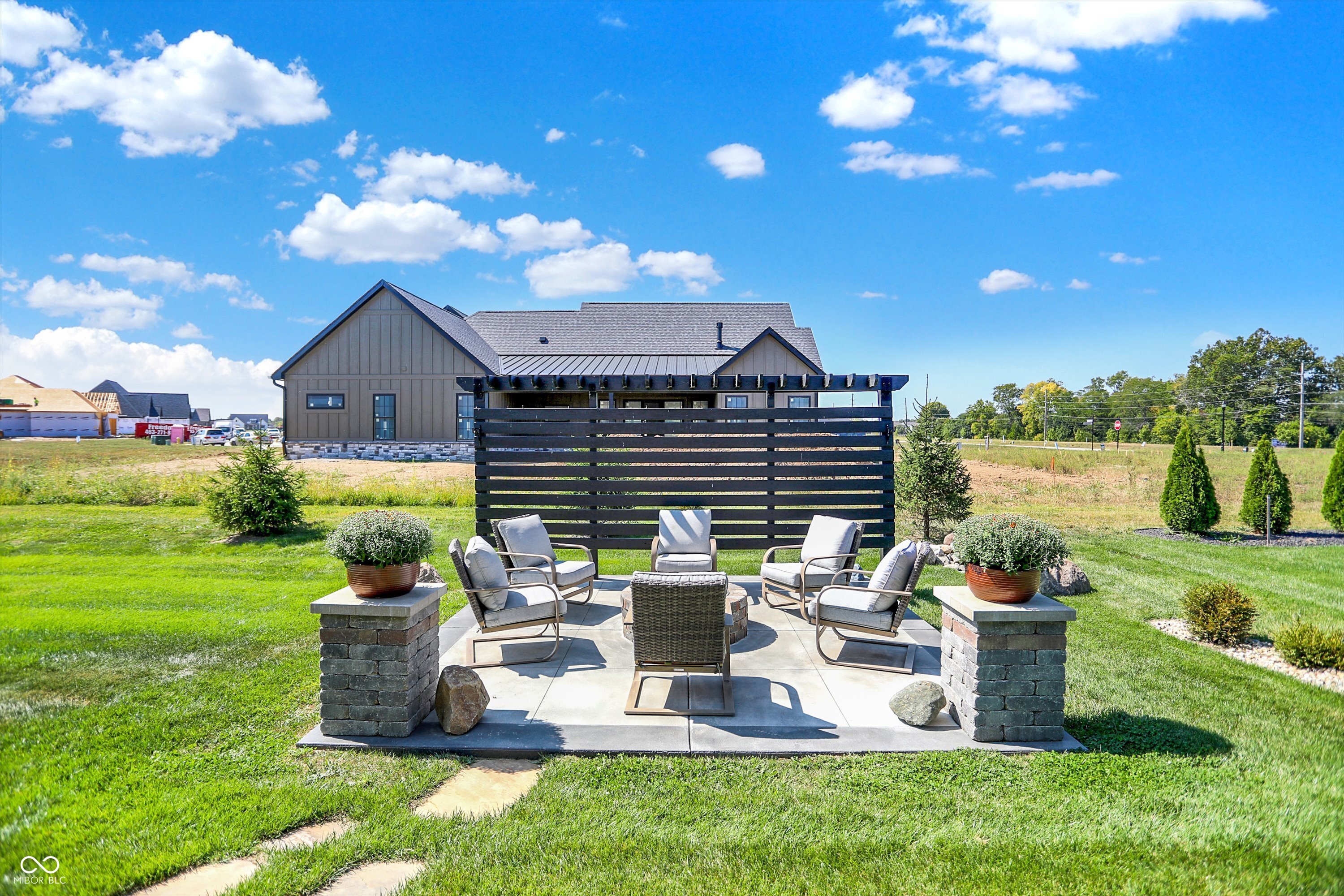 1246 Meadowbrook Lane