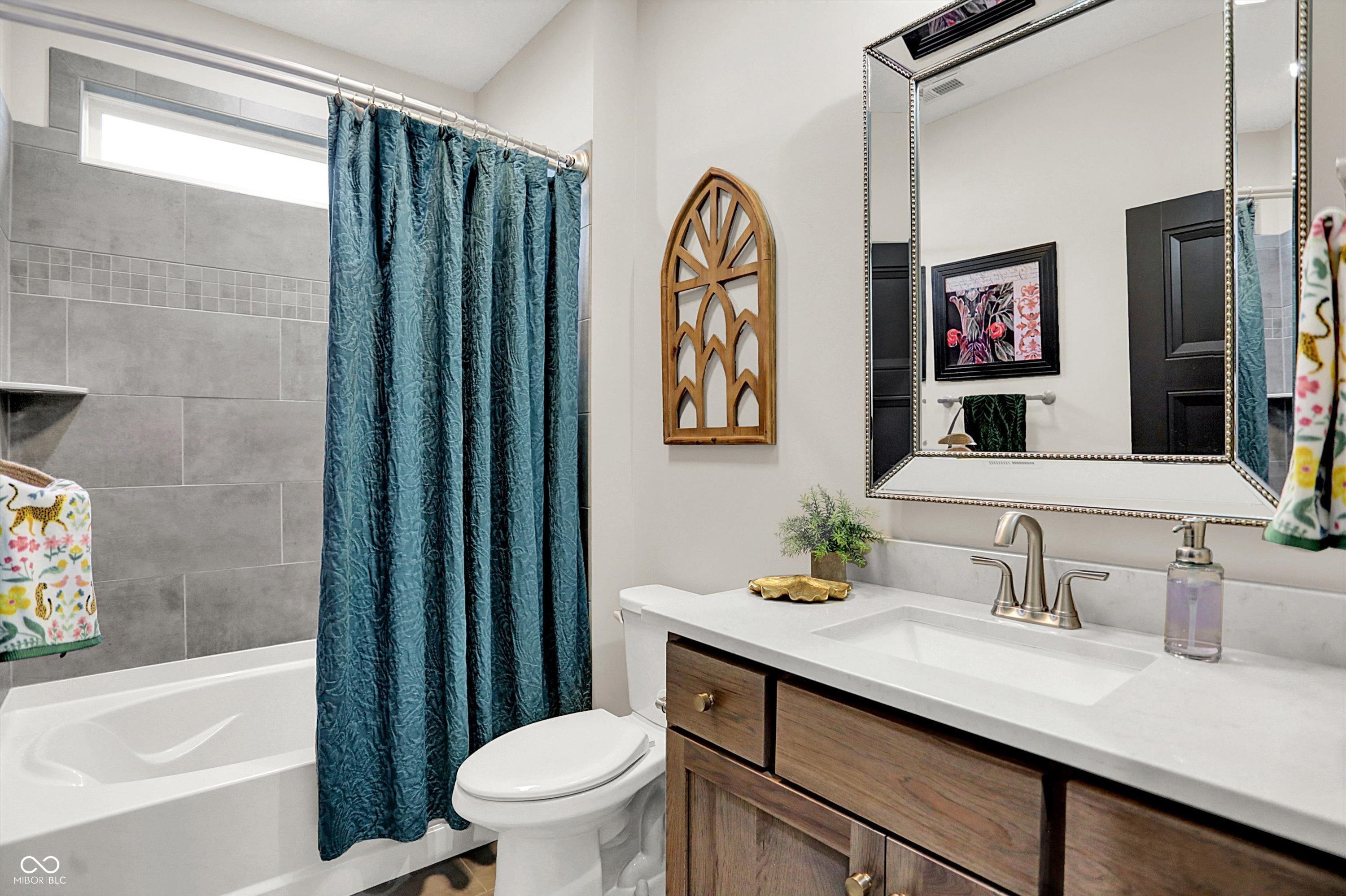 1246 Meadowbrook Lane