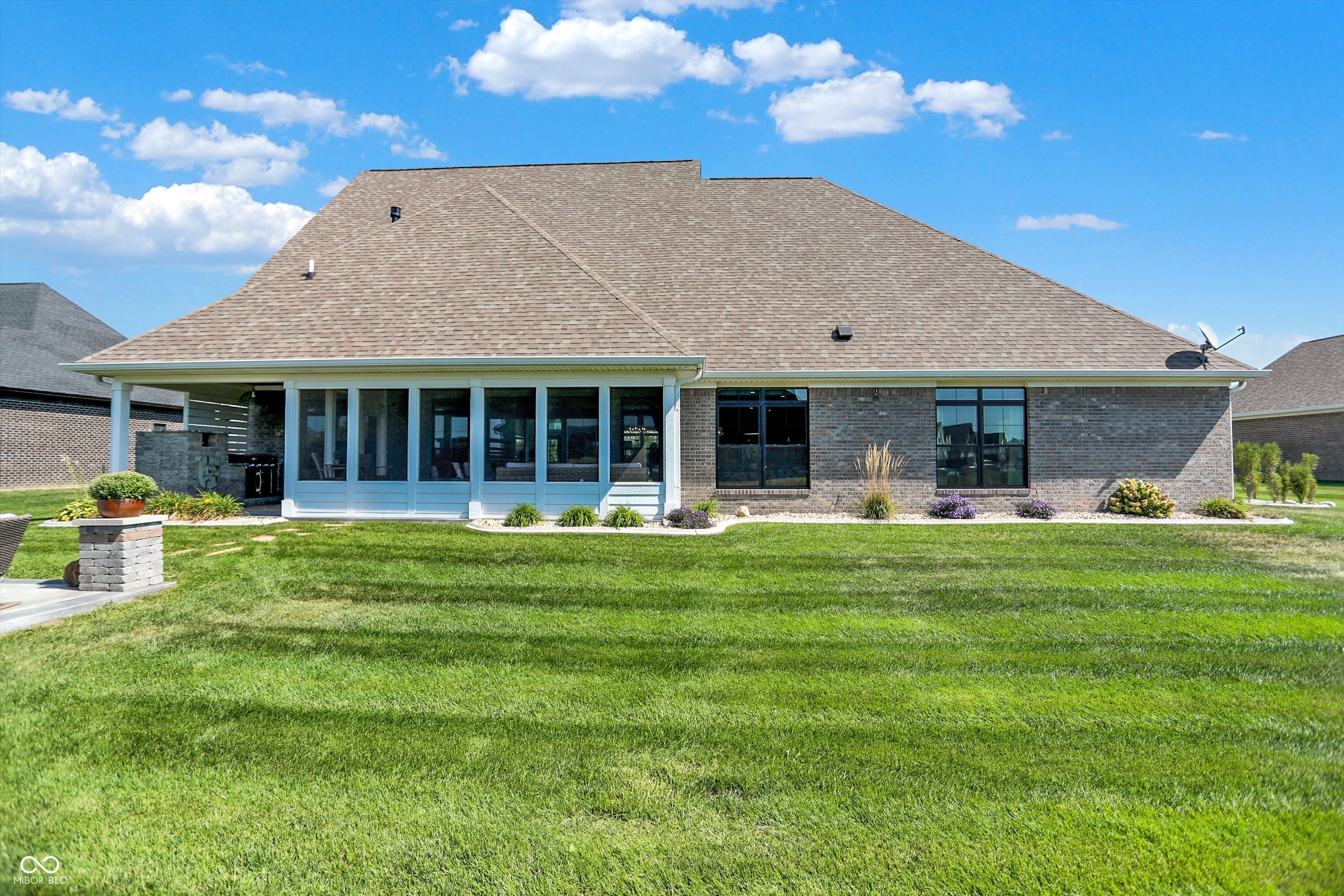 1246 Meadowbrook Lane