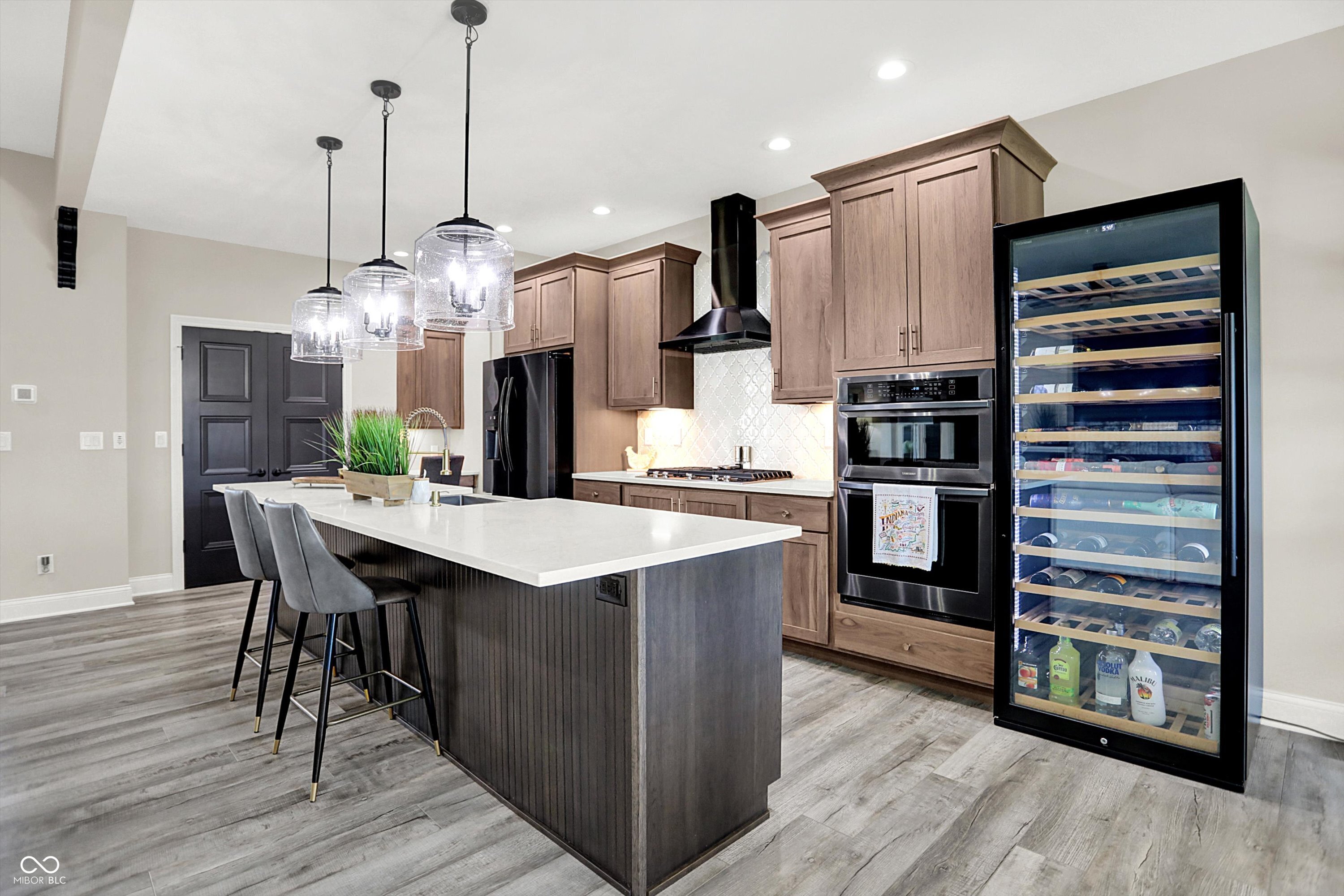 1246 Meadowbrook Lane