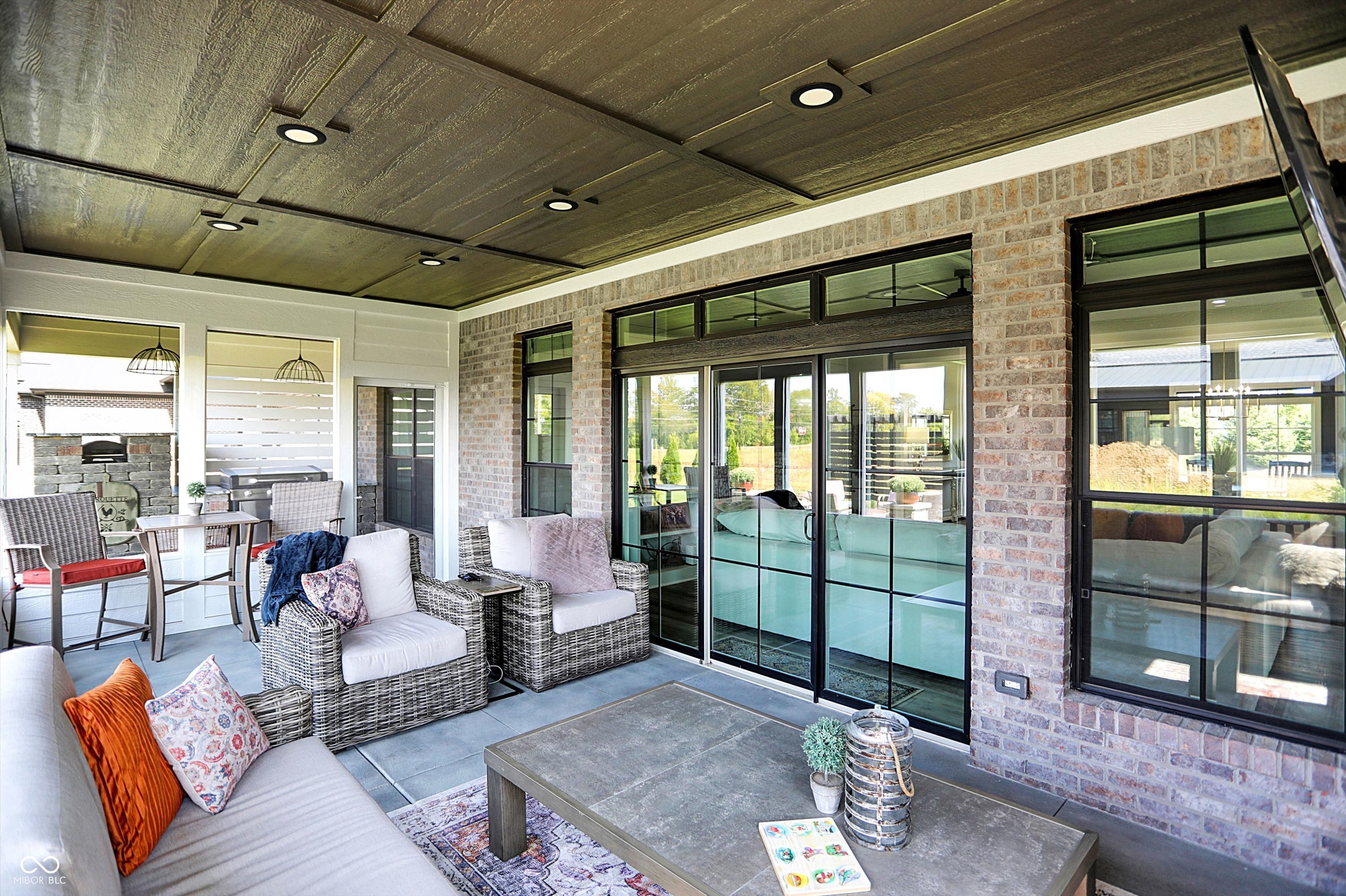 1246 Meadowbrook Lane