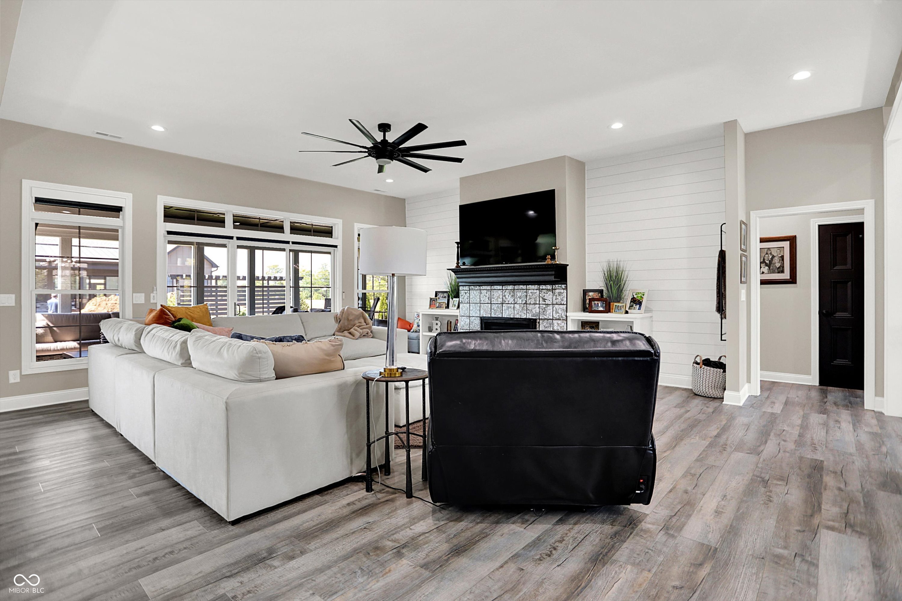 1246 Meadowbrook Lane