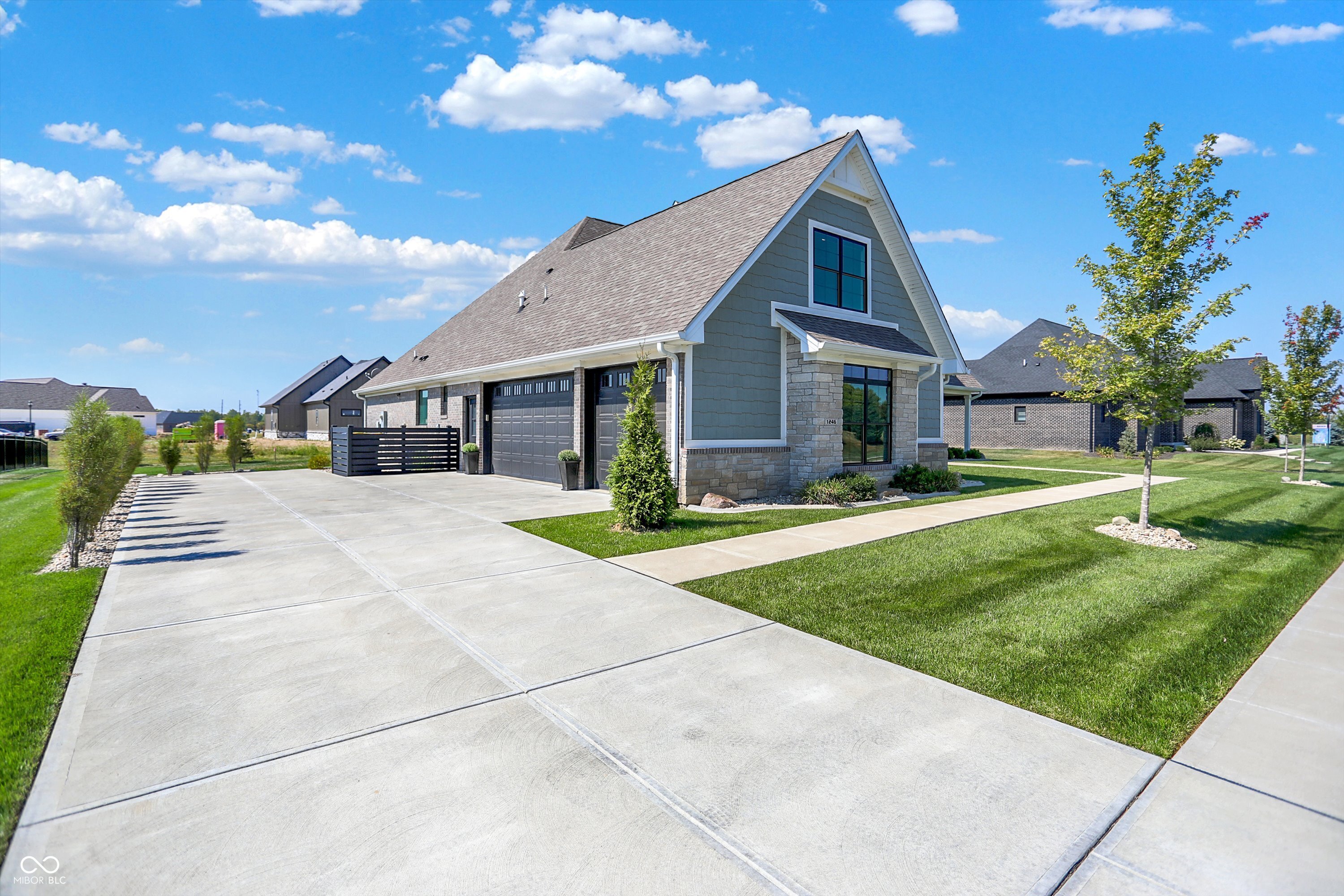 1246 Meadowbrook Lane