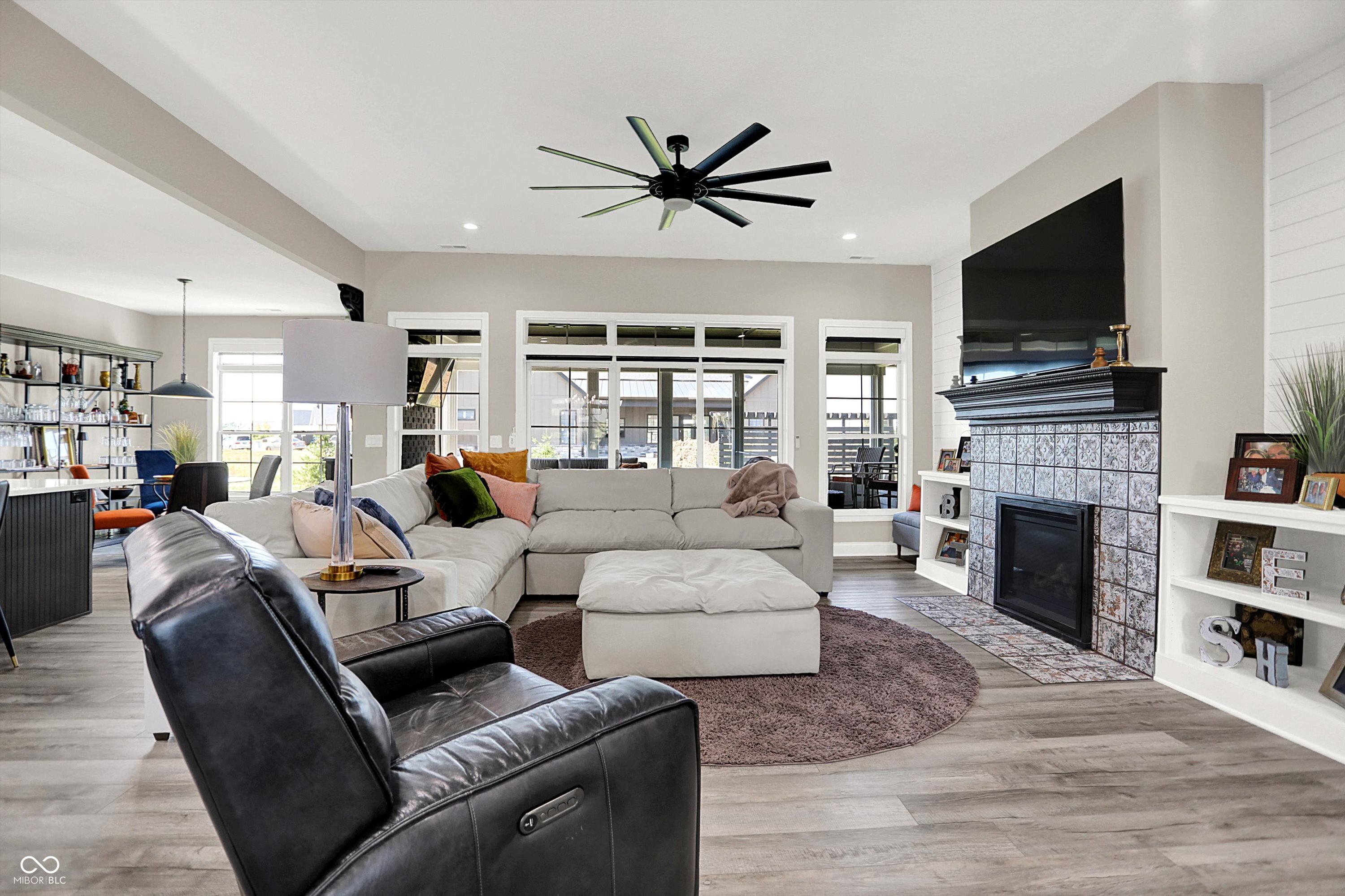 1246 Meadowbrook Lane