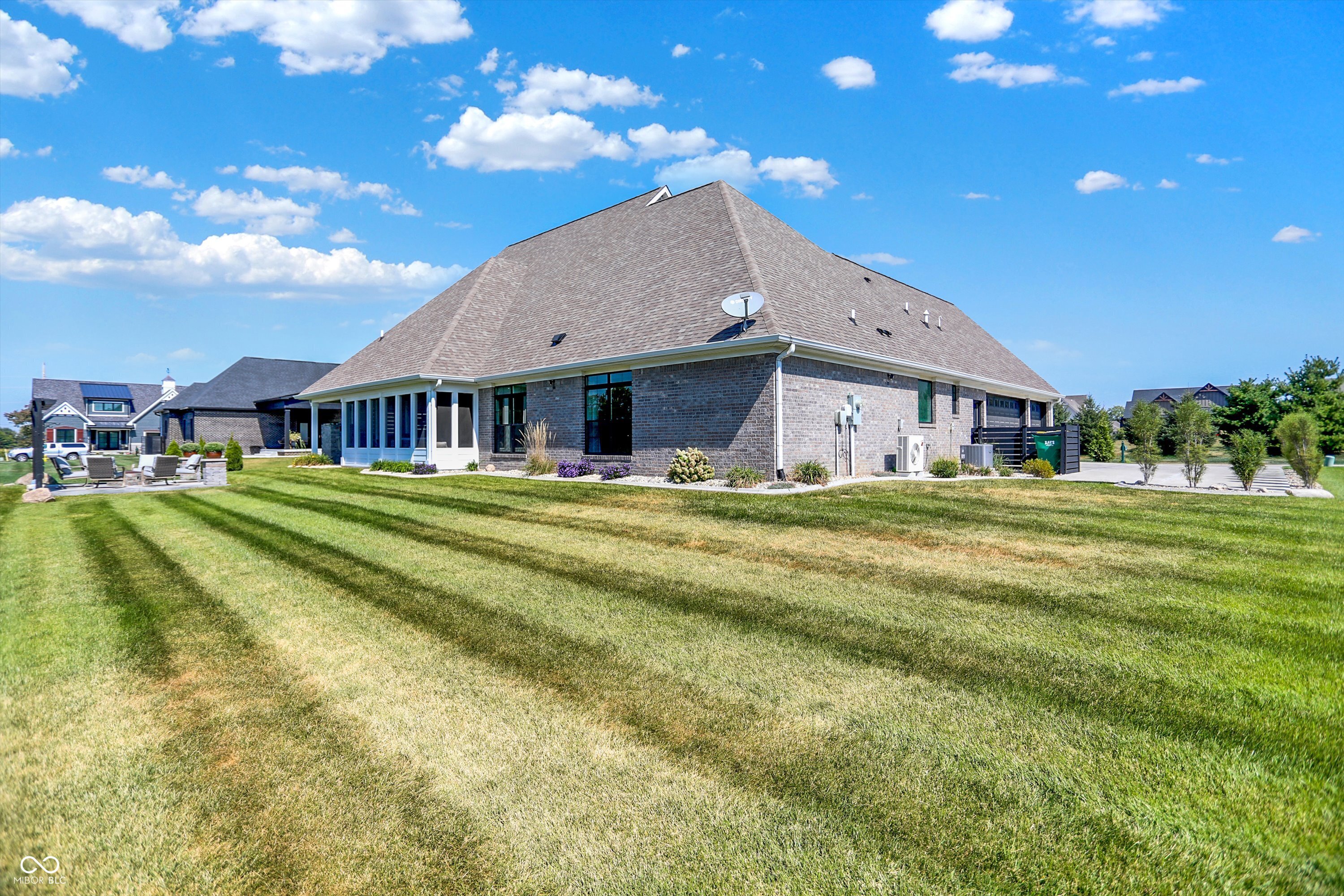 1246 Meadowbrook Lane