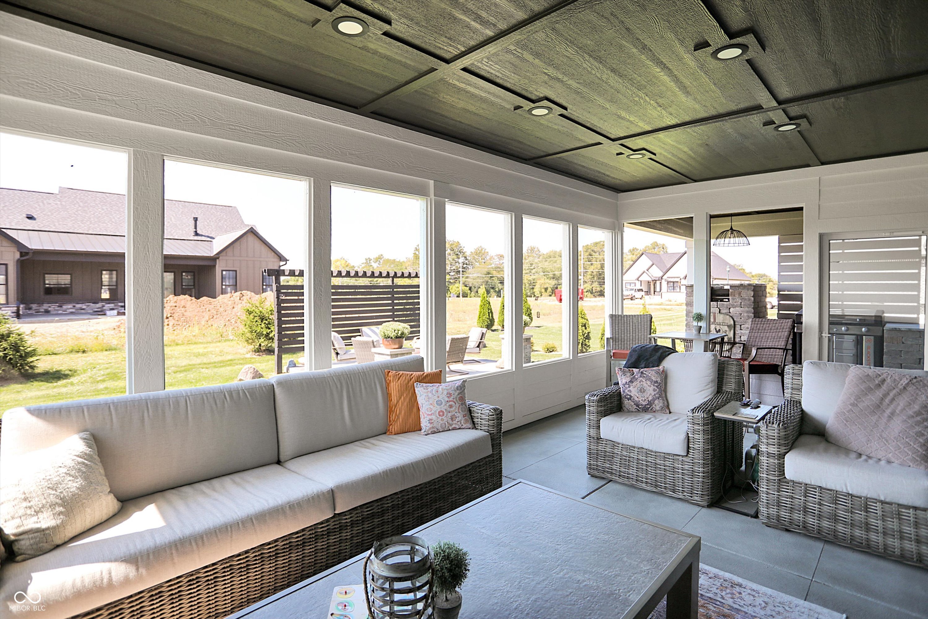 1246 Meadowbrook Lane