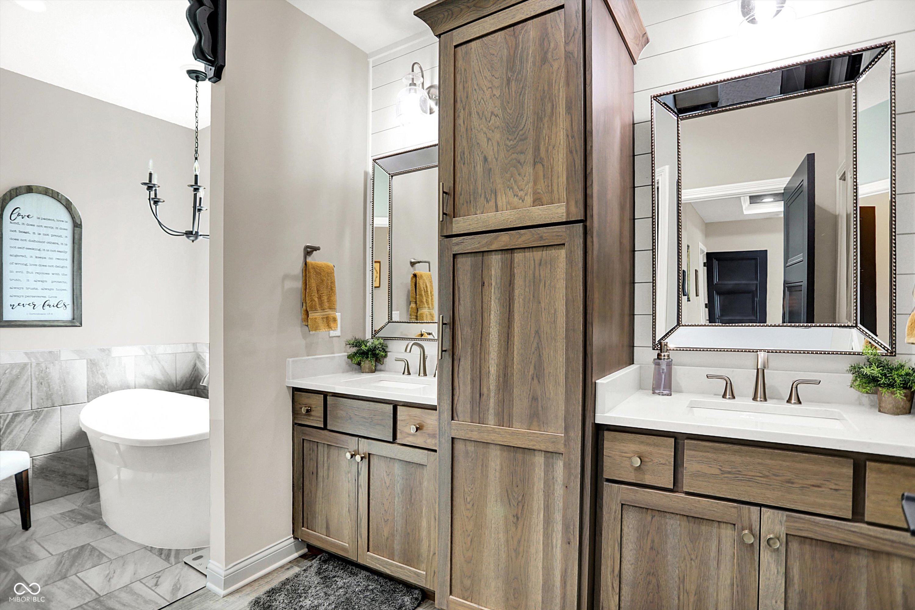 1246 Meadowbrook Lane