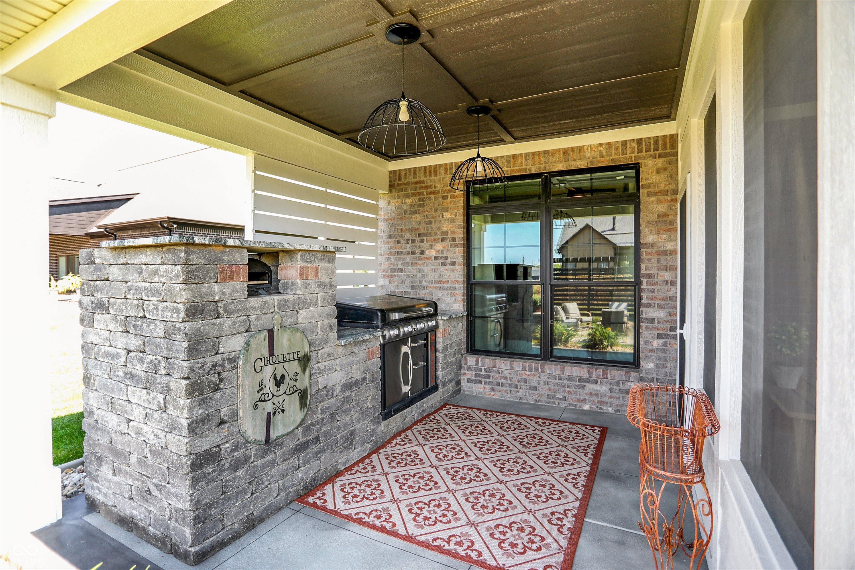 1246 Meadowbrook Lane