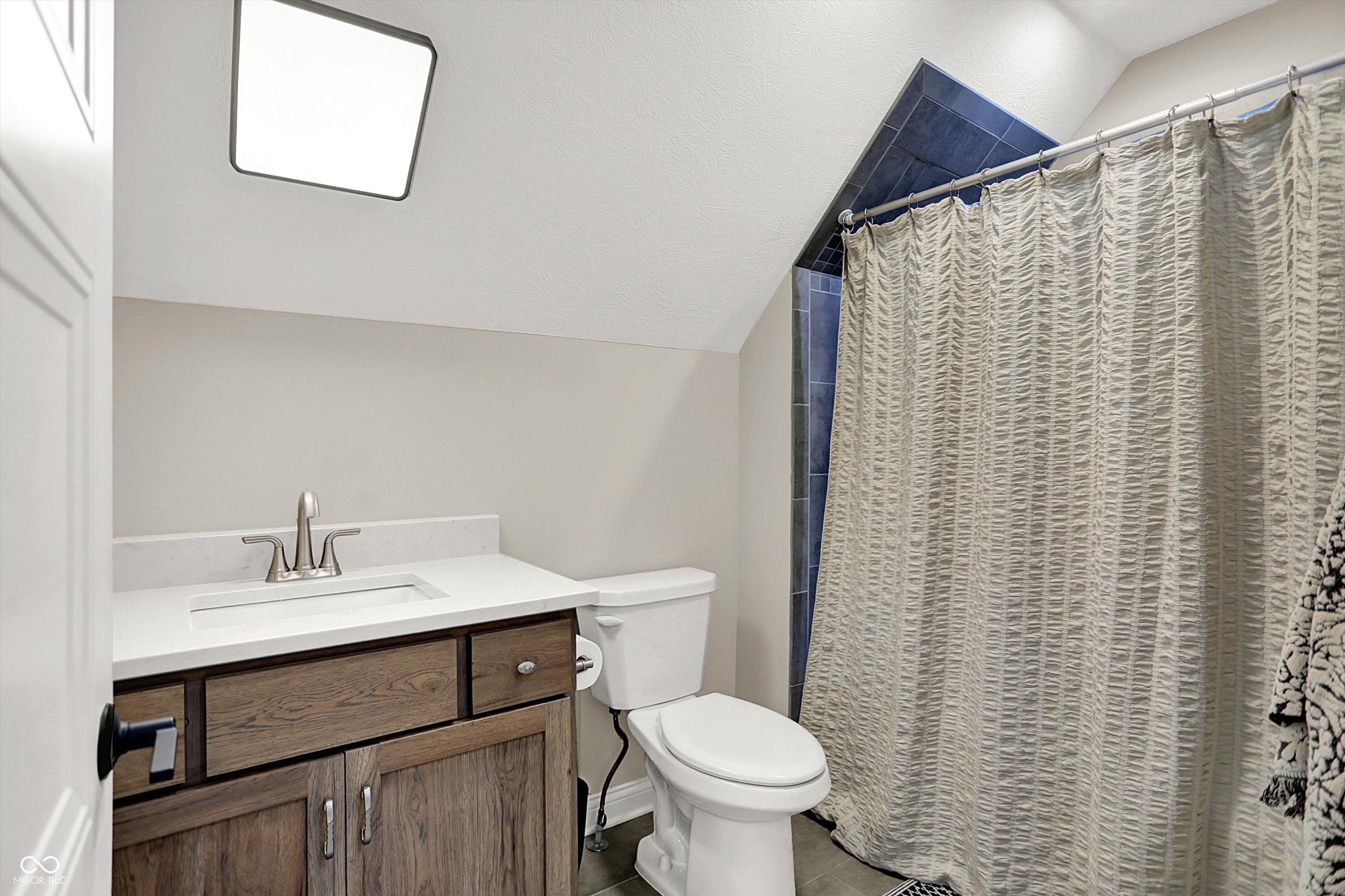 1246 Meadowbrook Lane