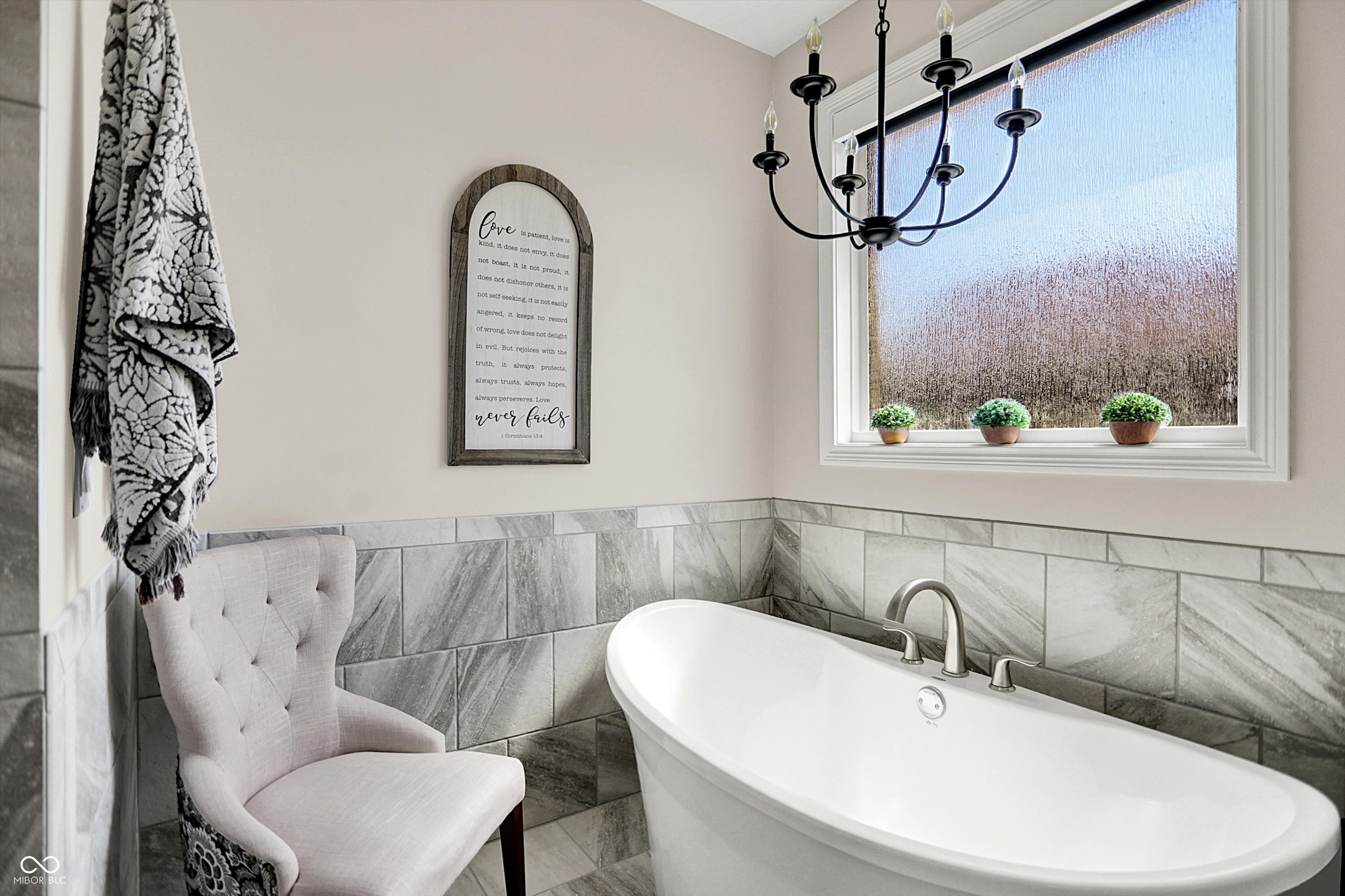 1246 Meadowbrook Lane