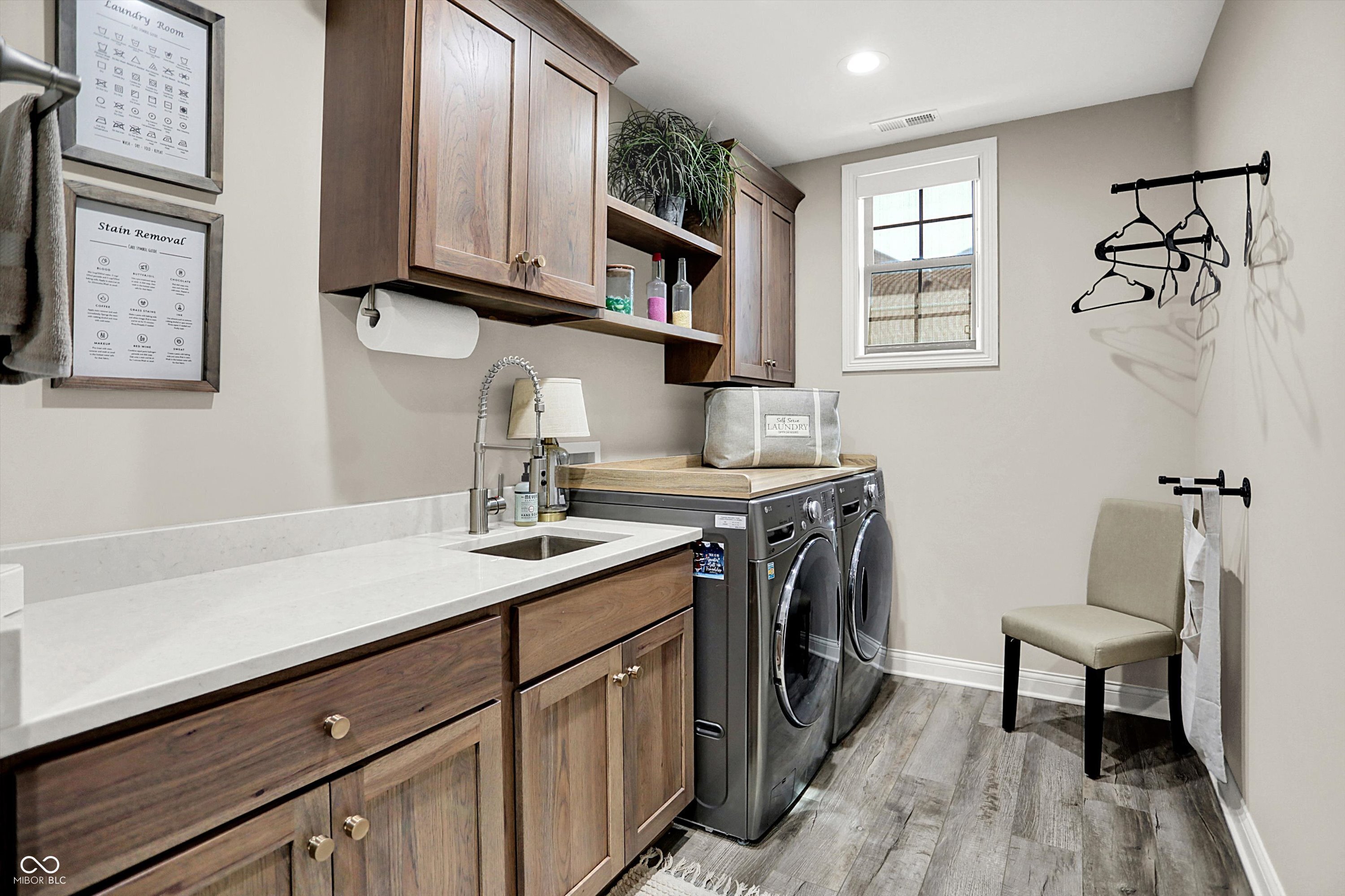 1246 Meadowbrook Lane