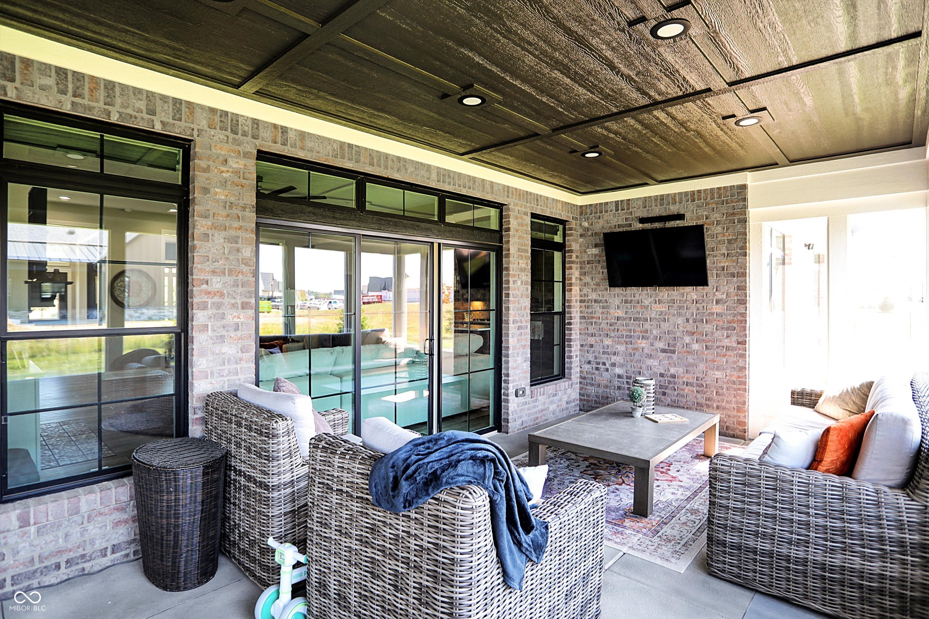 1246 Meadowbrook Lane