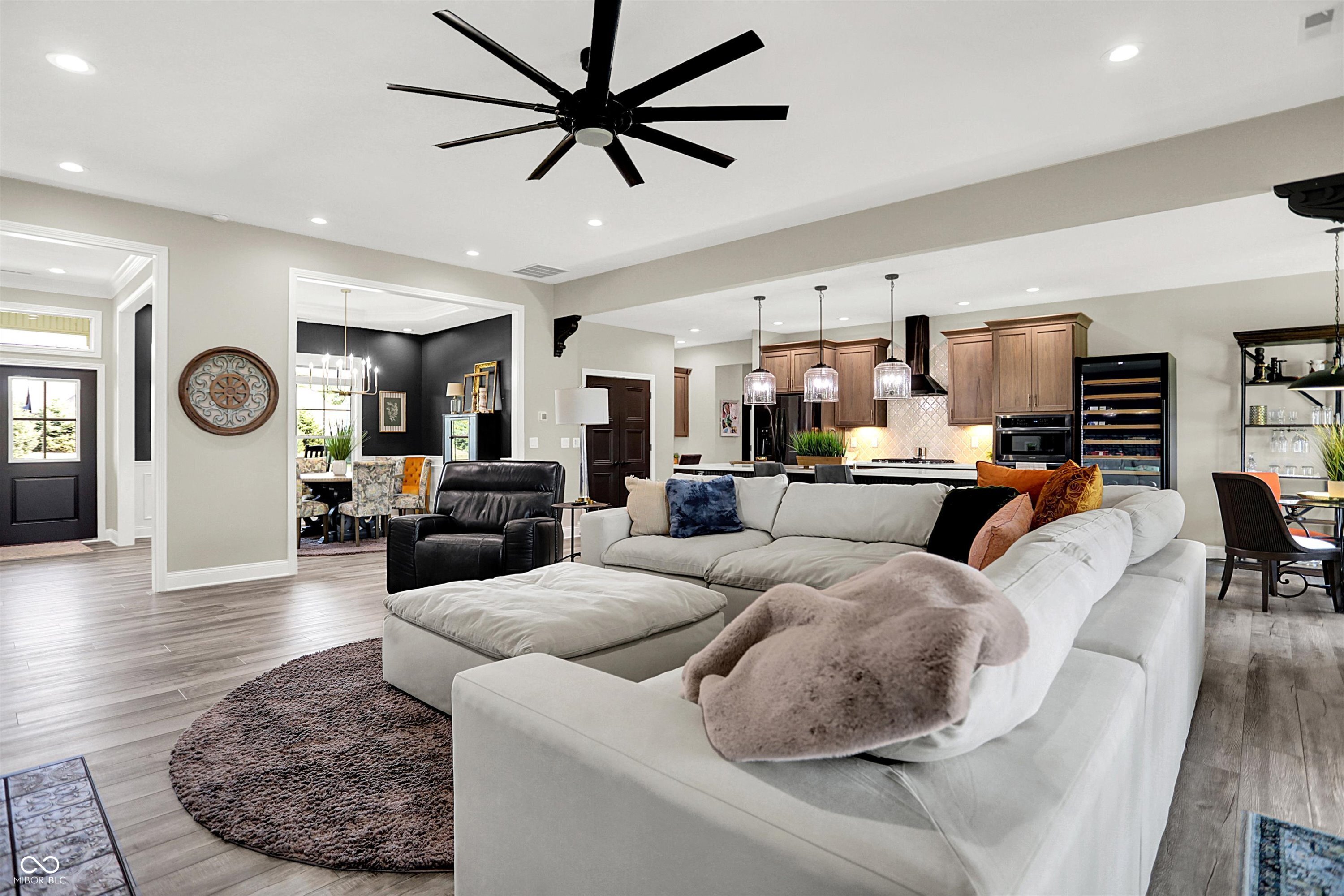 1246 Meadowbrook Lane